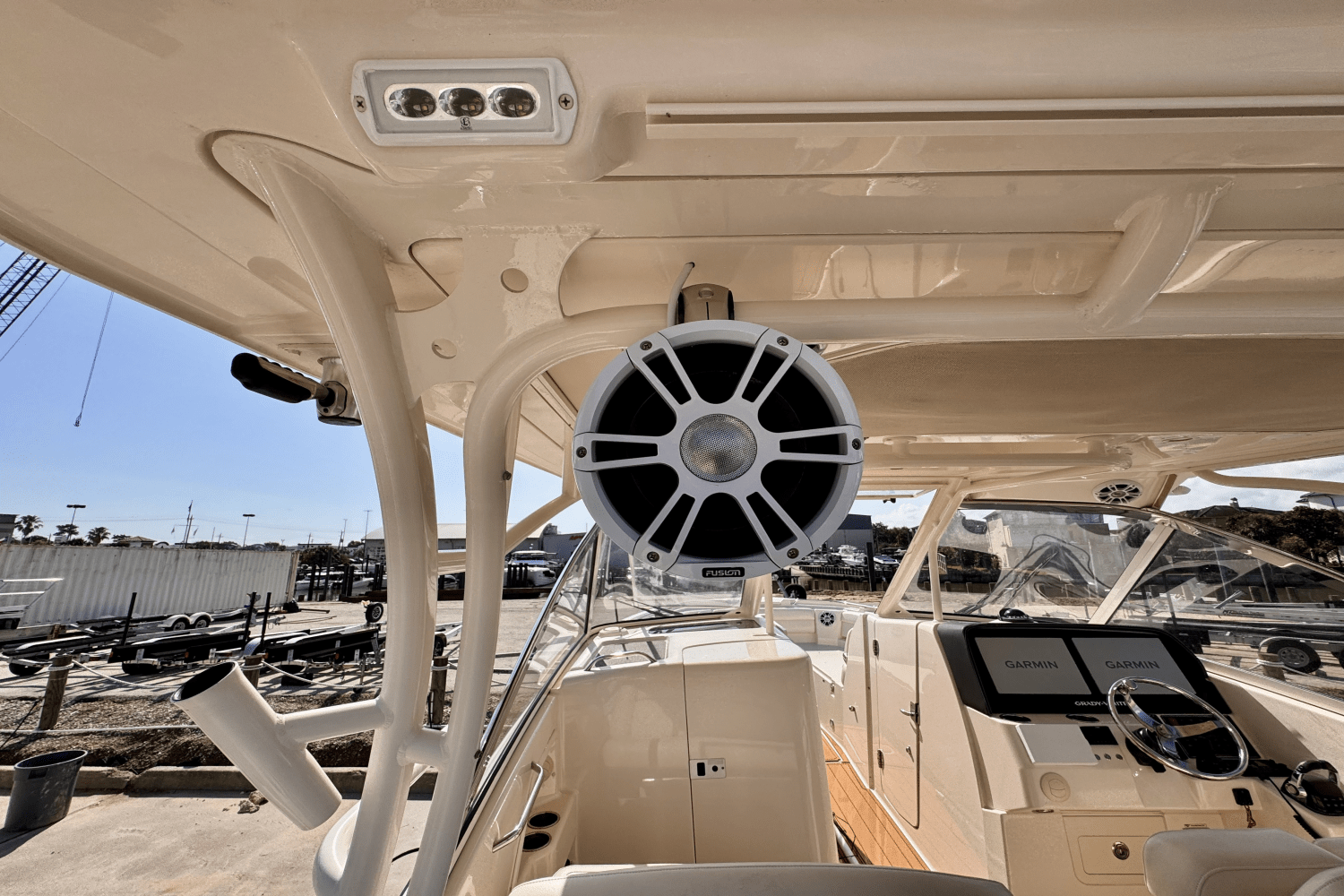 2019 Grady-White 325 FREEDOM Image Thumbnail #12