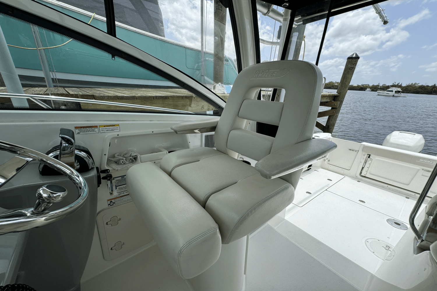 2016 Boston Whaler 315 CONQUEST Image Thumbnail #32