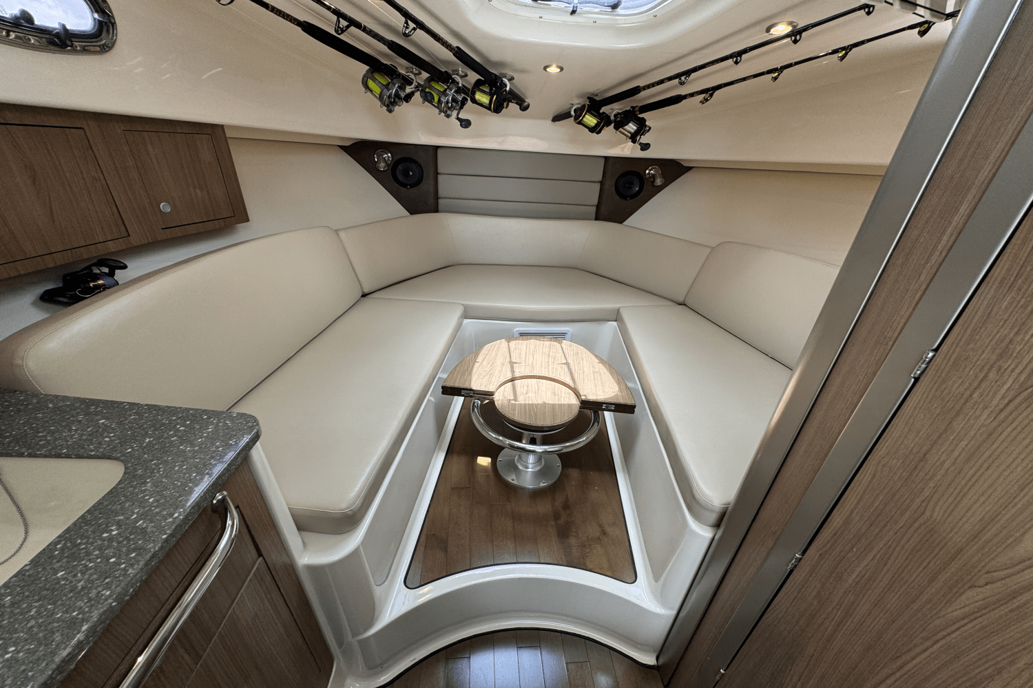 2016 Boston Whaler 315 CONQUEST Image Thumbnail #17