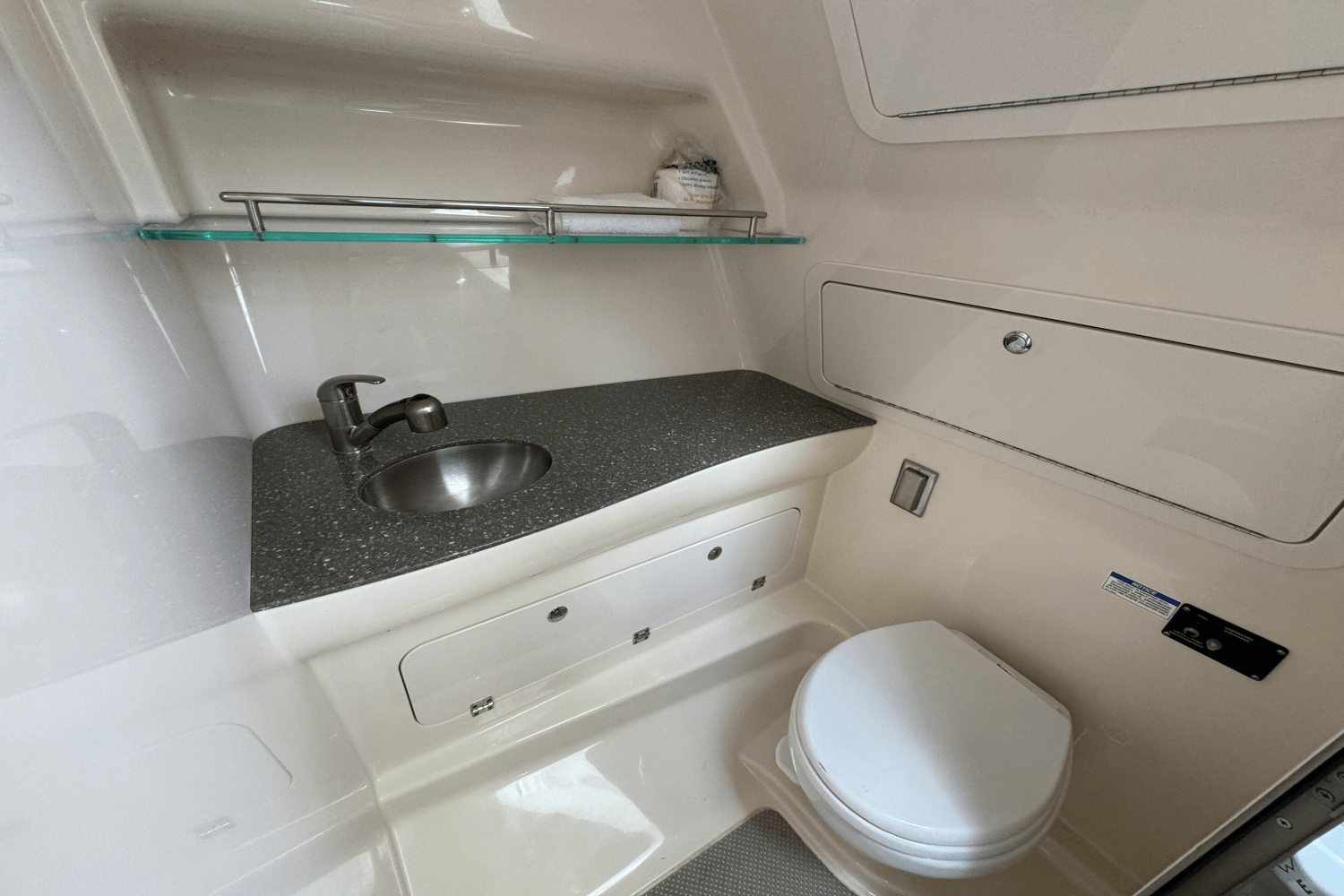 2016 Boston Whaler 315 CONQUEST Image Thumbnail #24