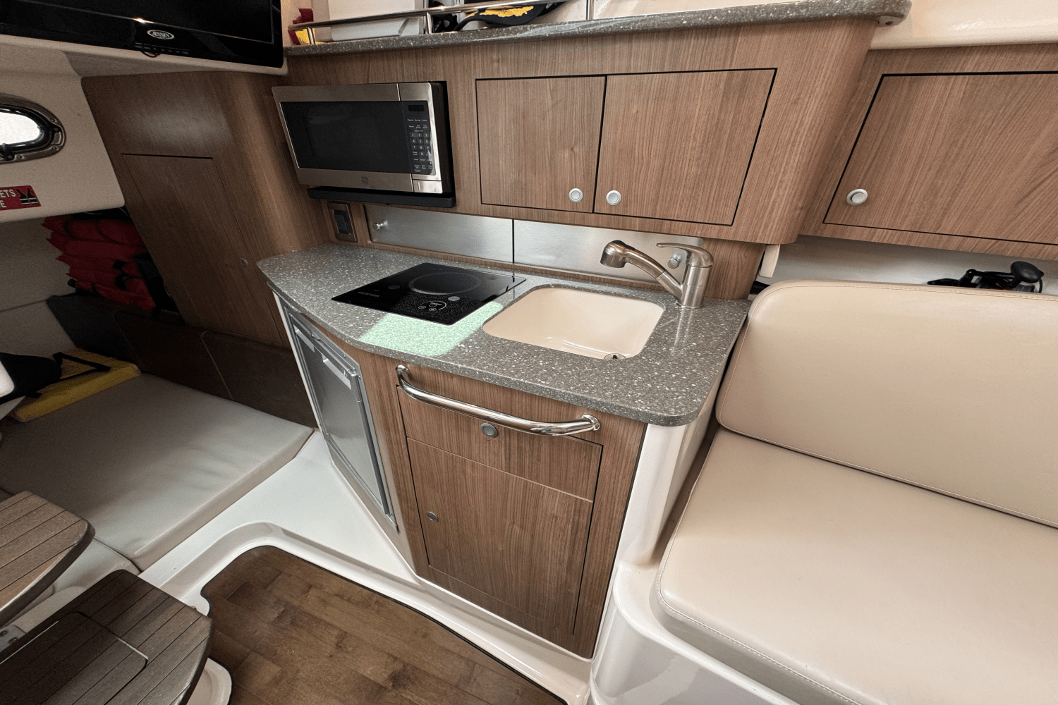 2016 Boston Whaler 315 CONQUEST Image Thumbnail #22