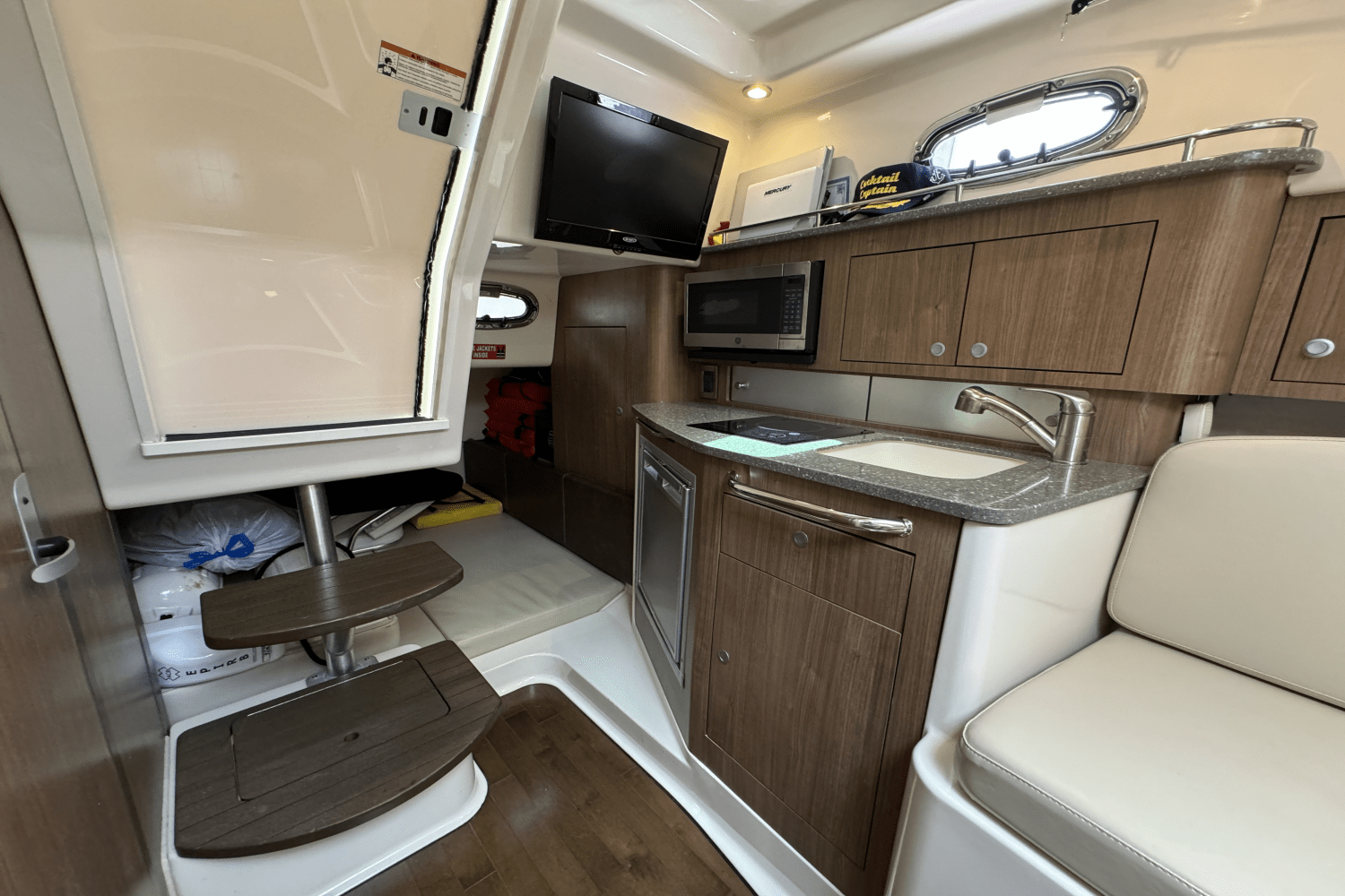 2016 Boston Whaler 315 CONQUEST Image Thumbnail #25