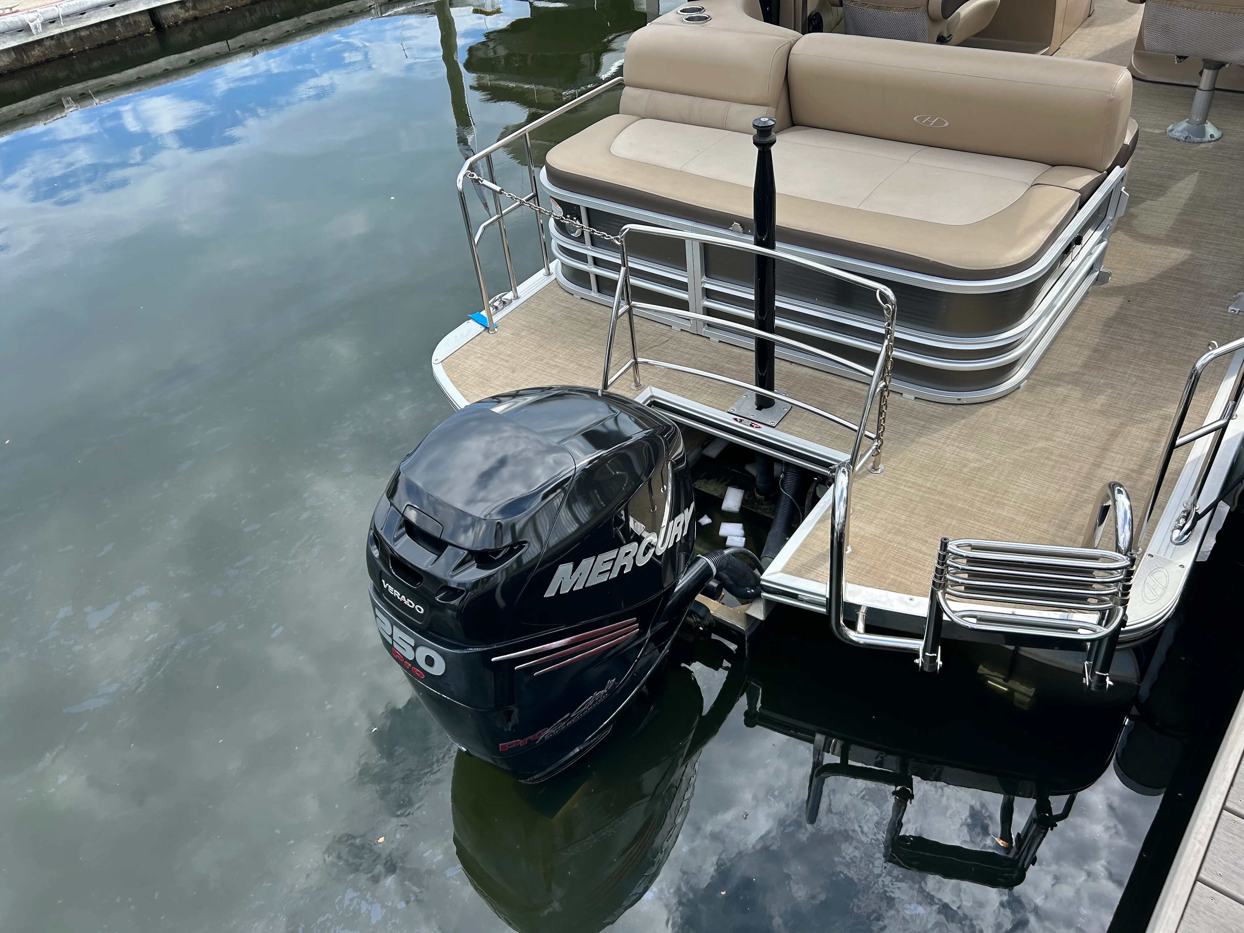 2017 Harris Solstice 230 Image Thumbnail #4