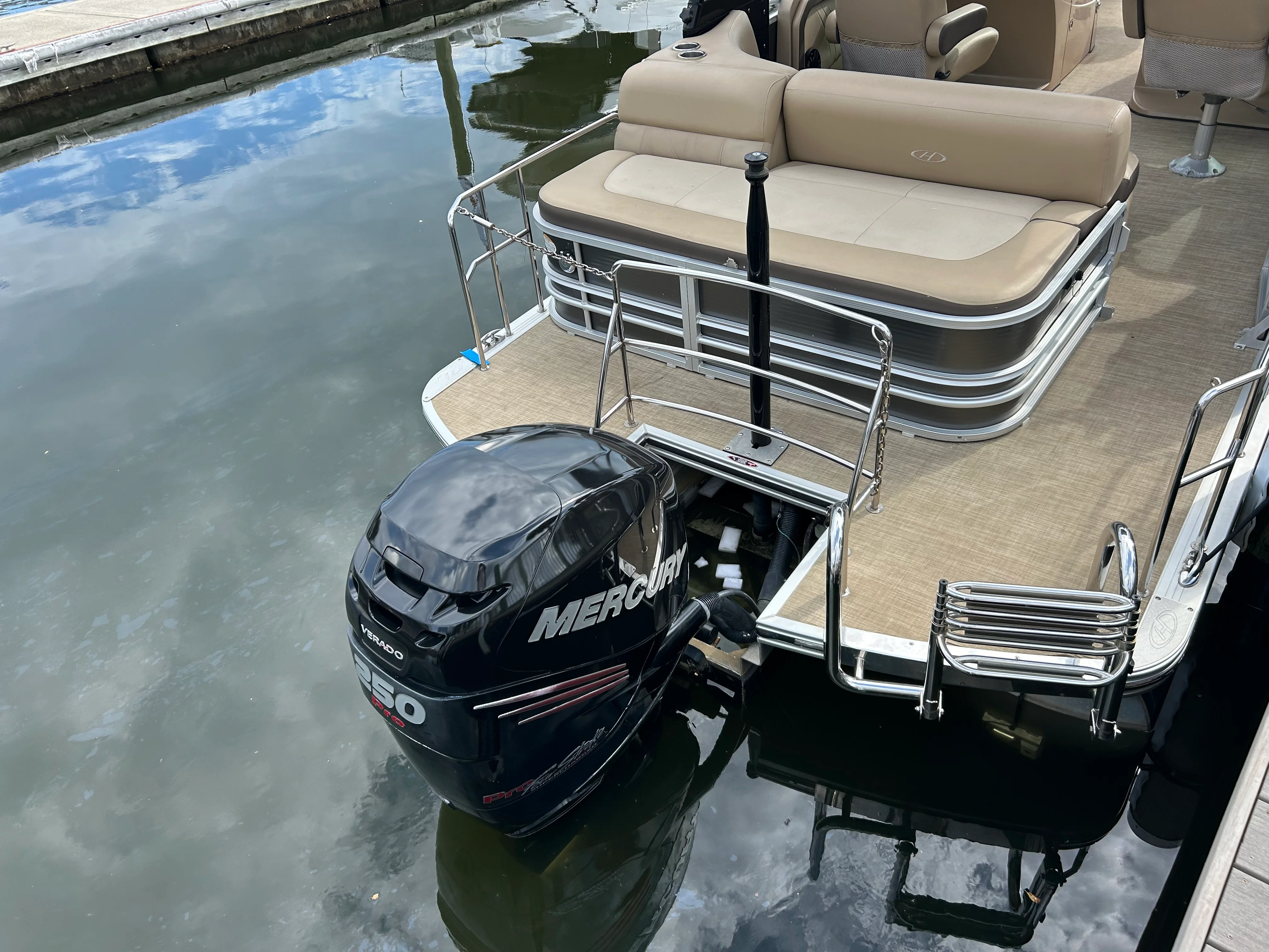 2017 Harris Solstice 230 Image Thumbnail #5