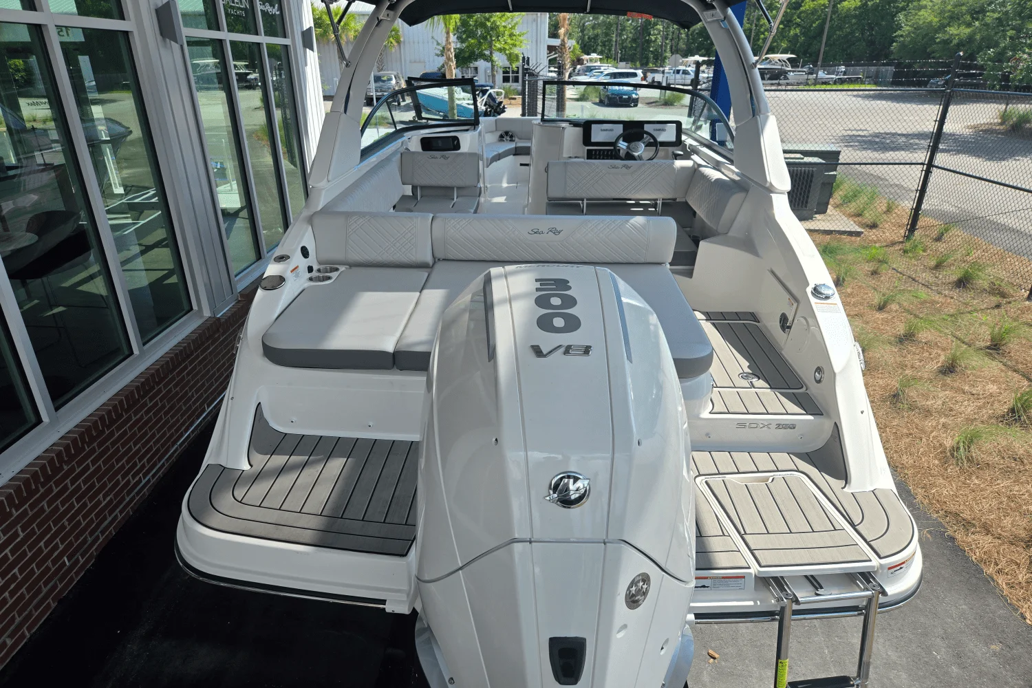 2025 Sea Ray SDX 250 Outboard Image Thumbnail #4