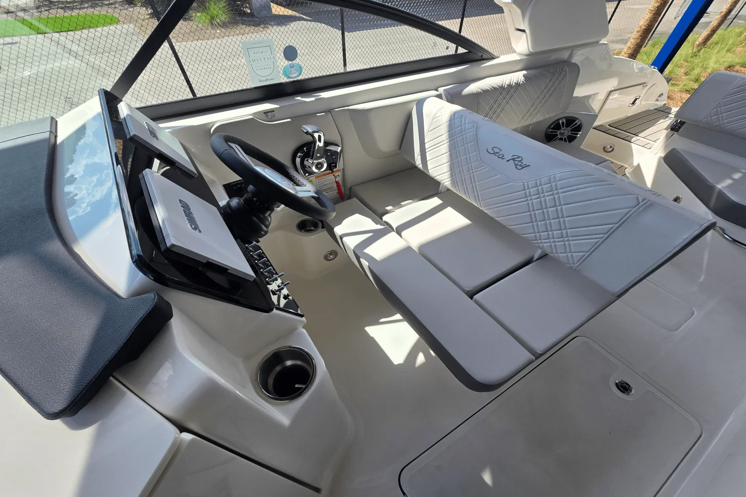 2025 Sea Ray SDX 250 Outboard Image Thumbnail #18