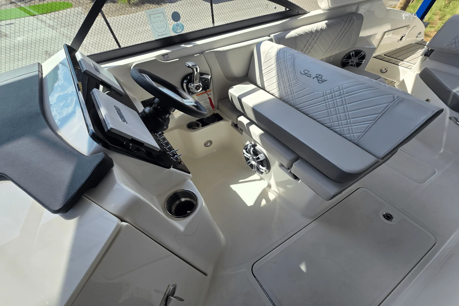 2025 Sea Ray SDX 250 Outboard Image Thumbnail #17