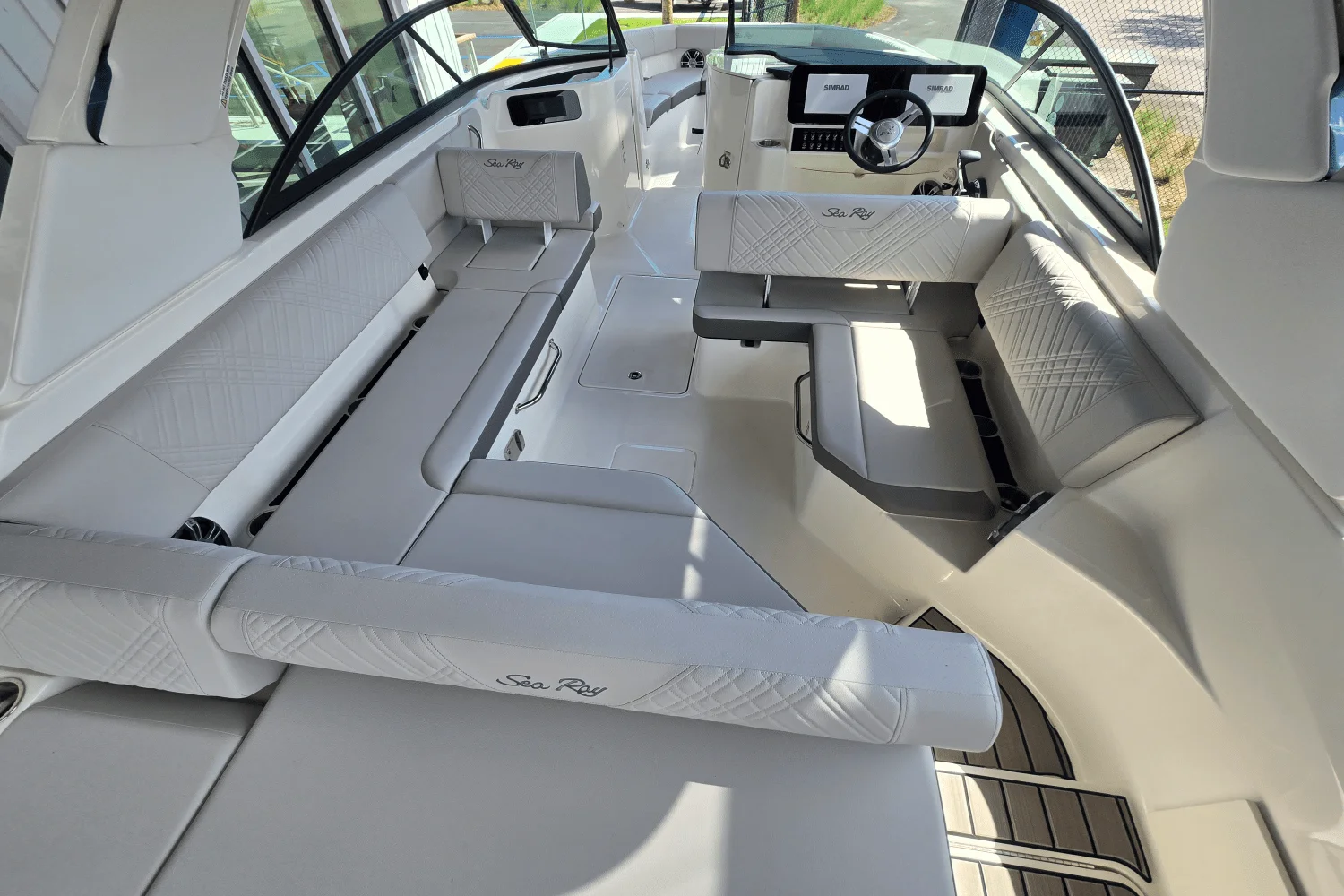 2025 Sea Ray SDX 250 Outboard Image Thumbnail #11