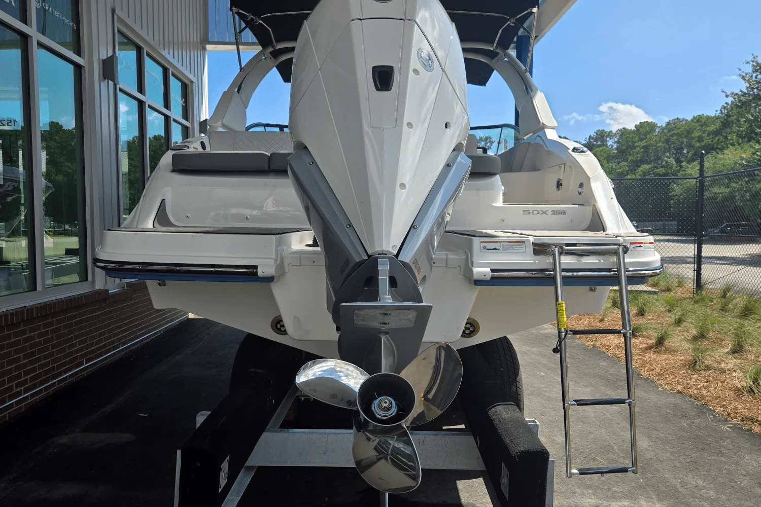 2025 Sea Ray SDX 250 Outboard Image Thumbnail #3