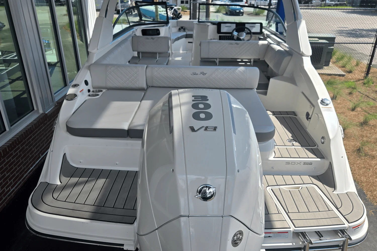 2025 Sea Ray SDX 250 Outboard Image Thumbnail #5