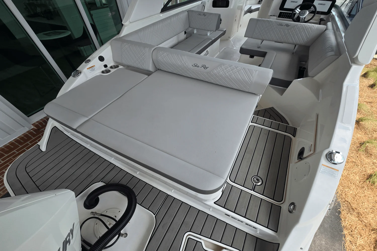 2025 Sea Ray SDX 250 Outboard Image Thumbnail #6