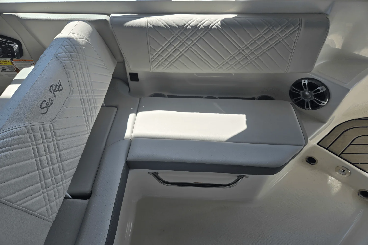 2025 Sea Ray SDX 250 Outboard Image Thumbnail #13