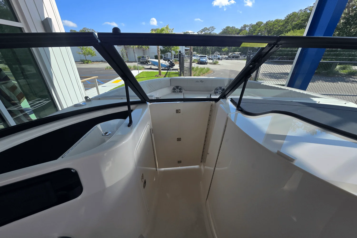 2025 Sea Ray SDX 250 Outboard Image Thumbnail #25