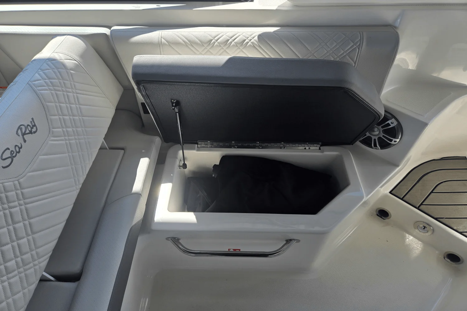 2025 Sea Ray SDX 250 Outboard Image Thumbnail #14