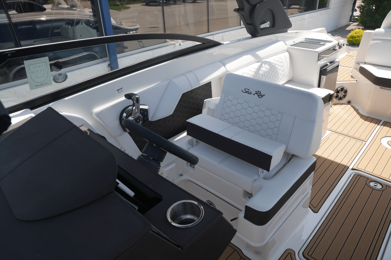 2025 Sea Ray SDX 290 Image Thumbnail #18