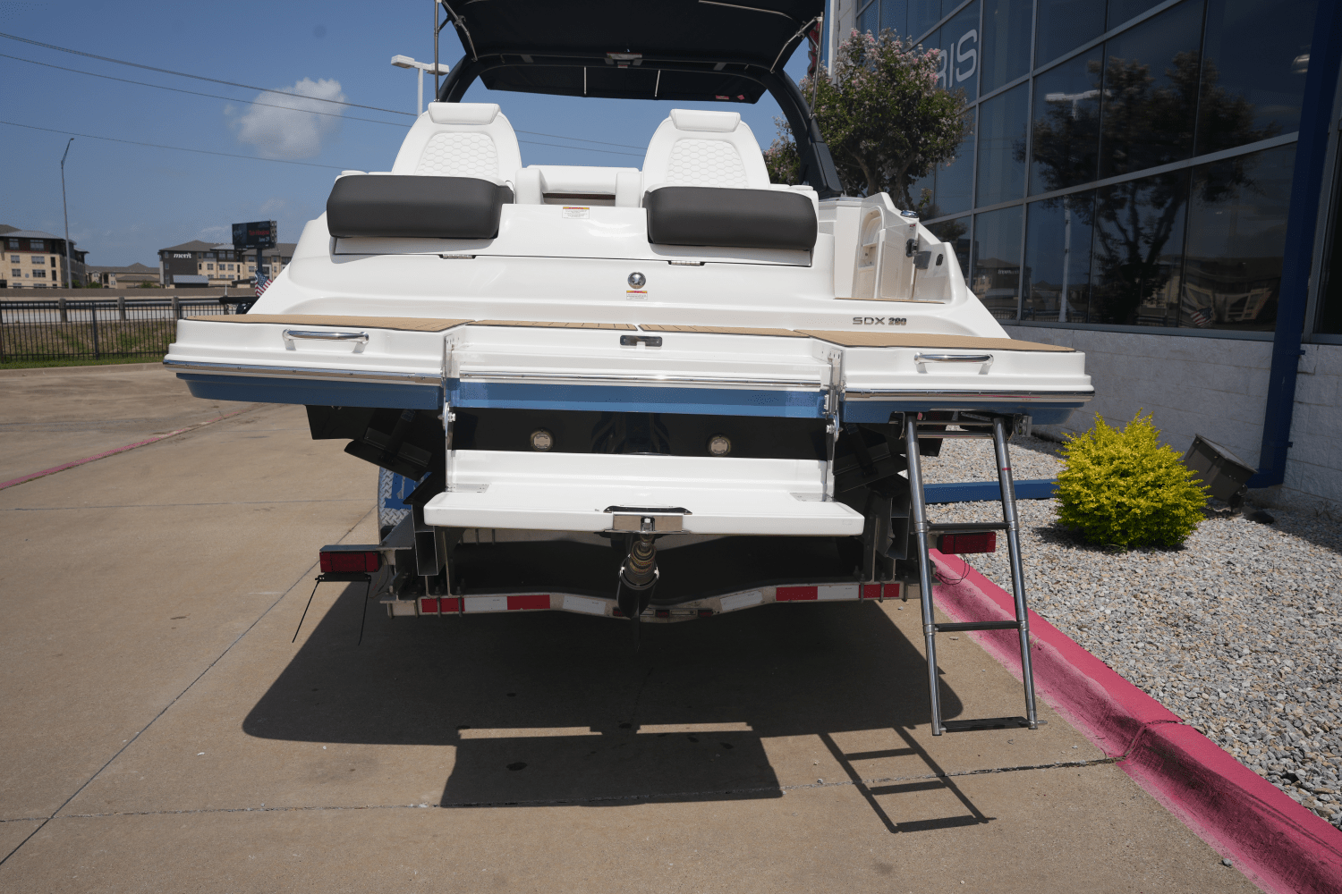 2025 Sea Ray SDX 290 Image Thumbnail #4