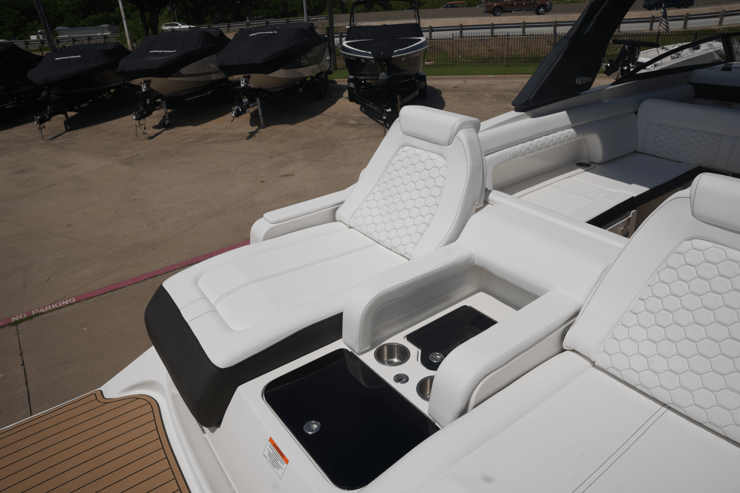 2025 Sea Ray SDX 290 Image Thumbnail #7