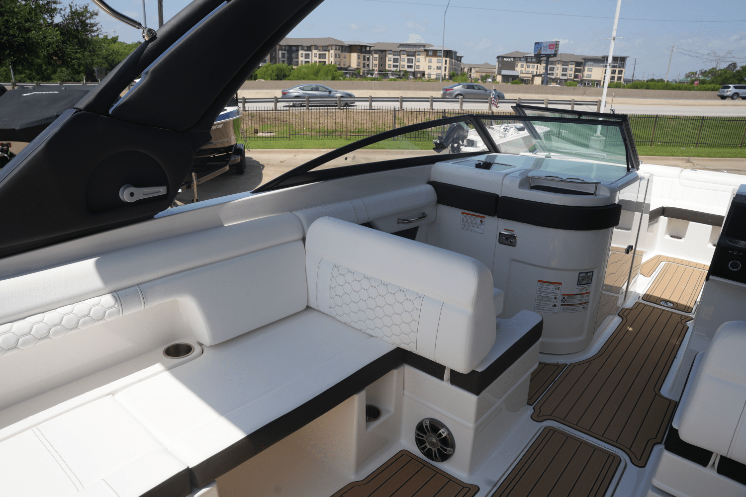 2025 Sea Ray SDX 290 Image Thumbnail #13