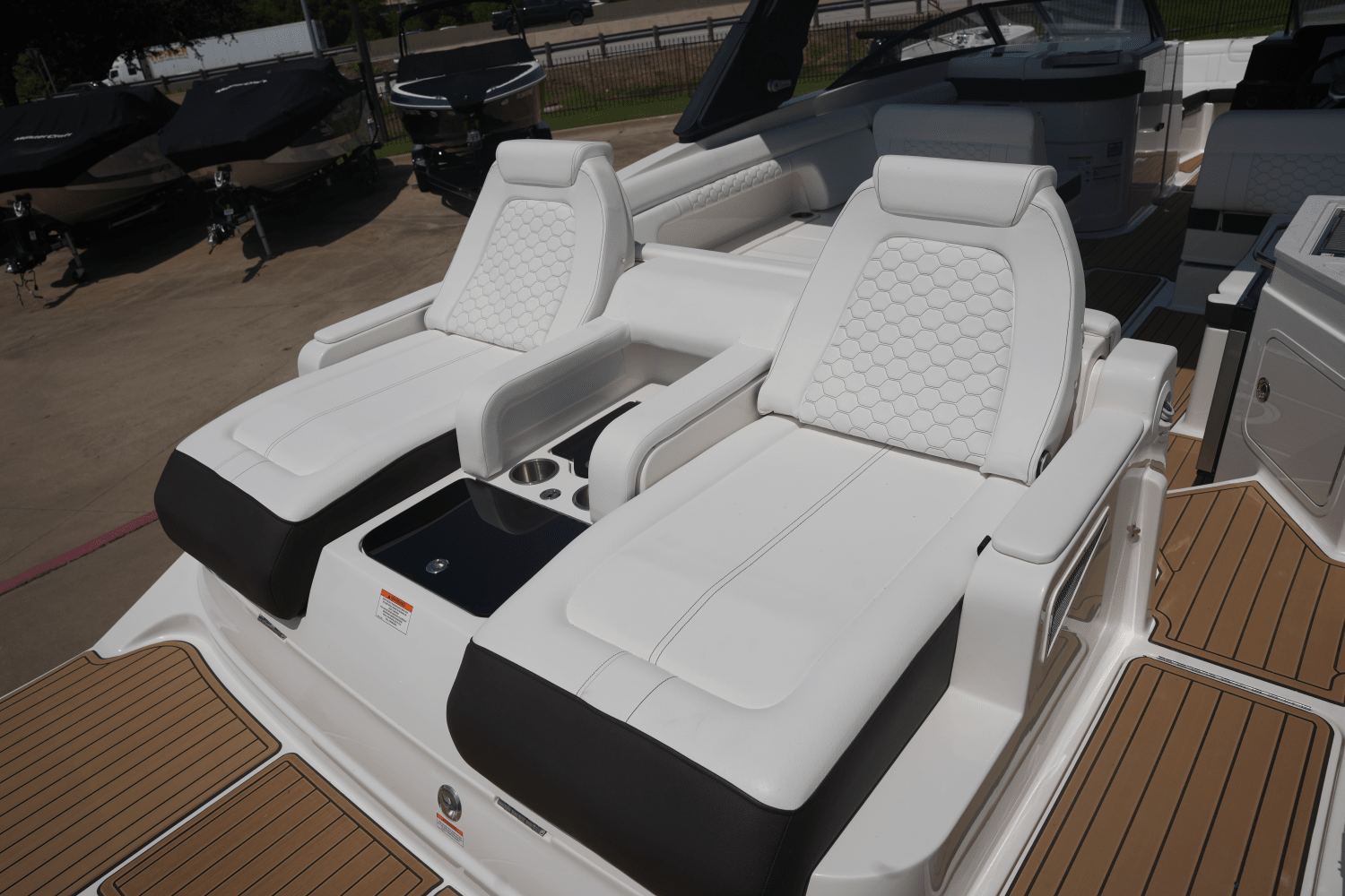 2025 Sea Ray SDX 290 Image Thumbnail #6