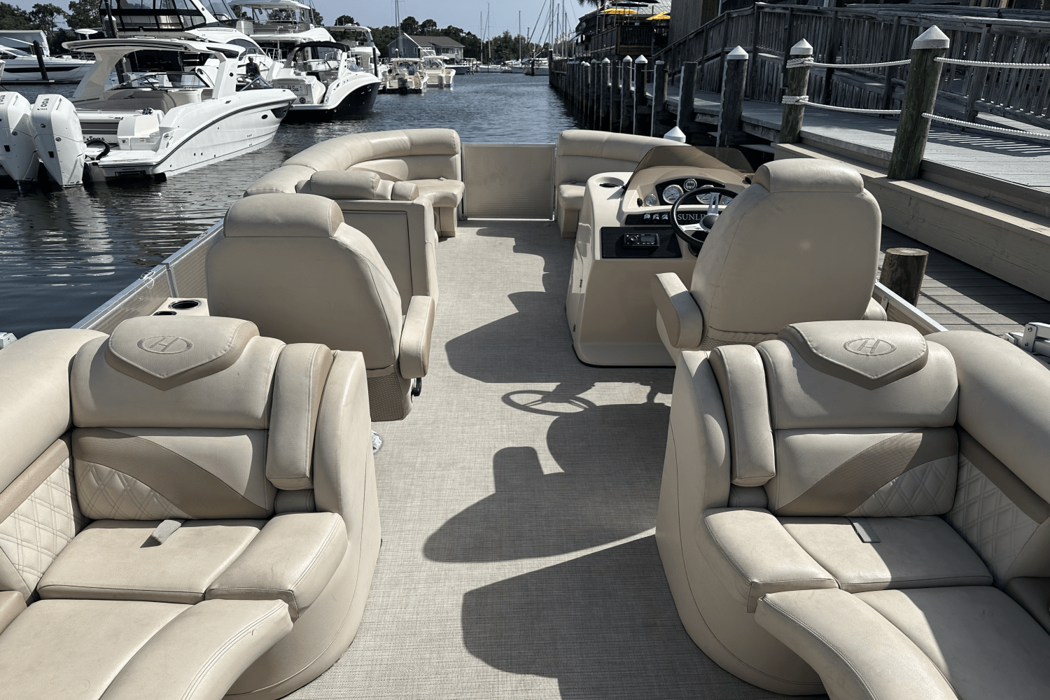 2019 Harris 230 SUNLINER Image Thumbnail #8