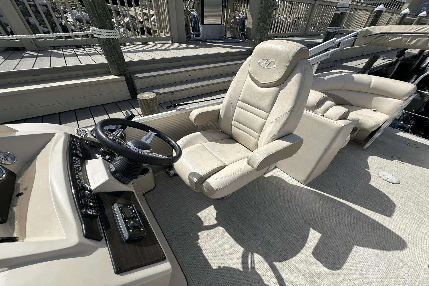 2019 Harris 230 SUNLINER Image Thumbnail #10