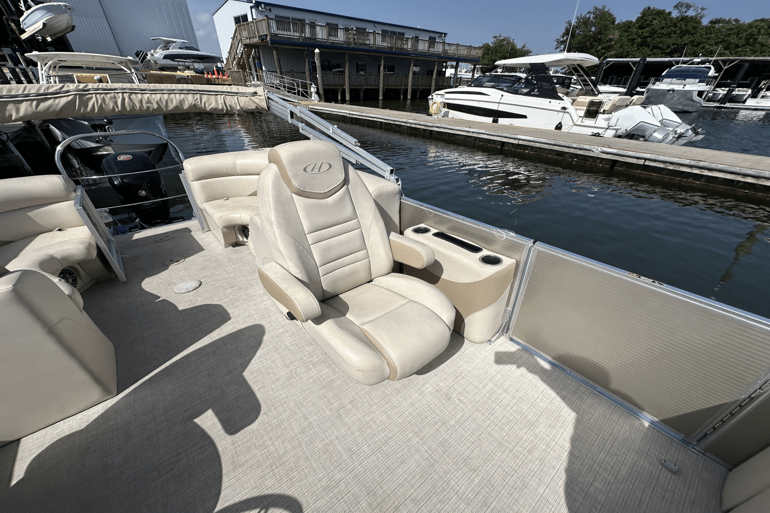 2019 Harris 230 SUNLINER Image Thumbnail #9