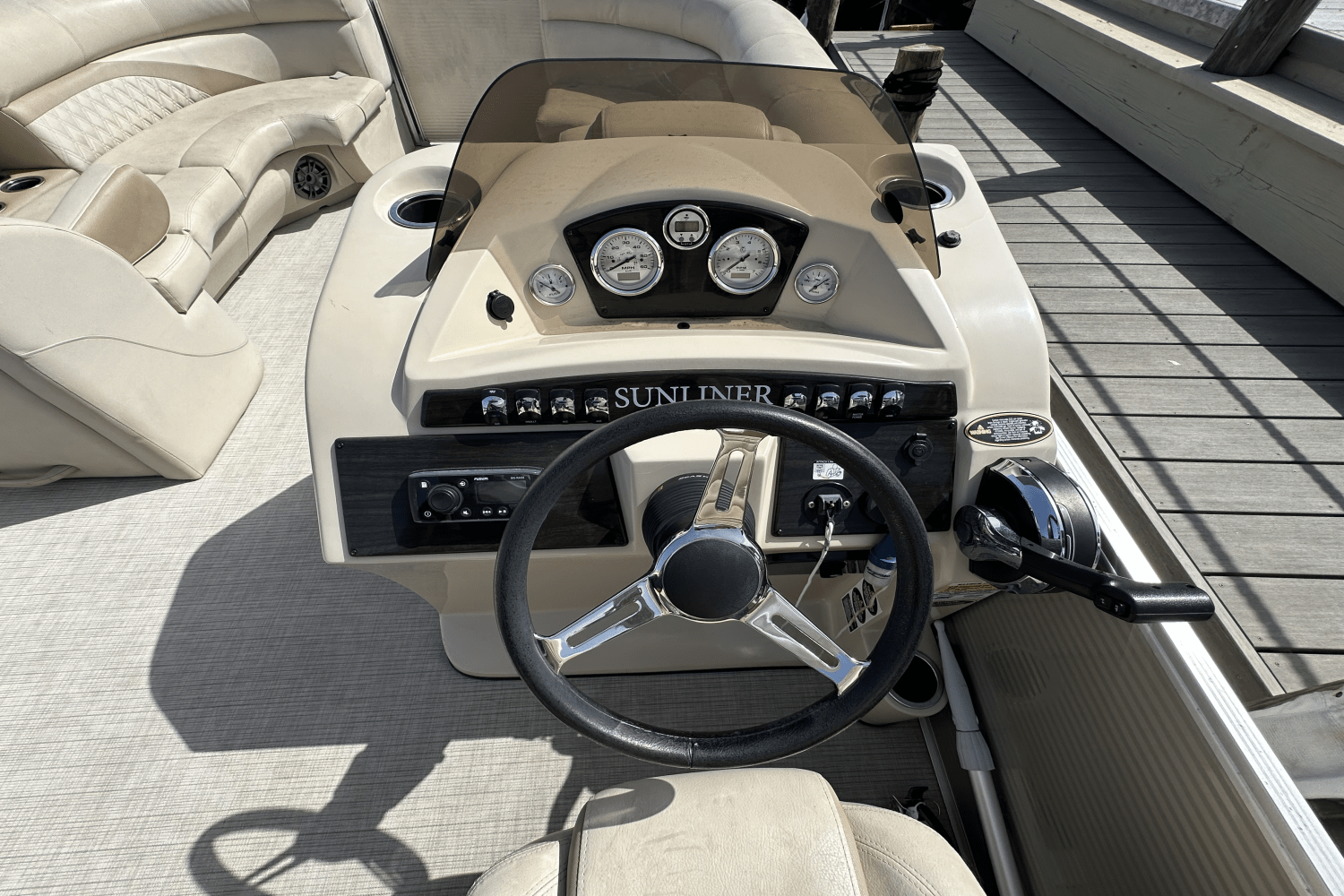 2019 Harris 230 SUNLINER Image Thumbnail #12