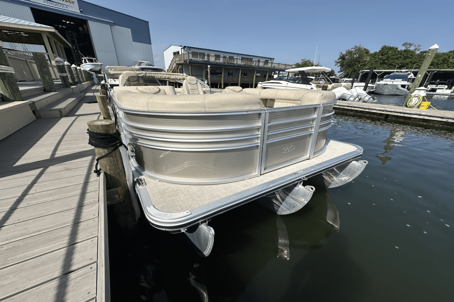 2019 Harris 230 SUNLINER Image Thumbnail #3