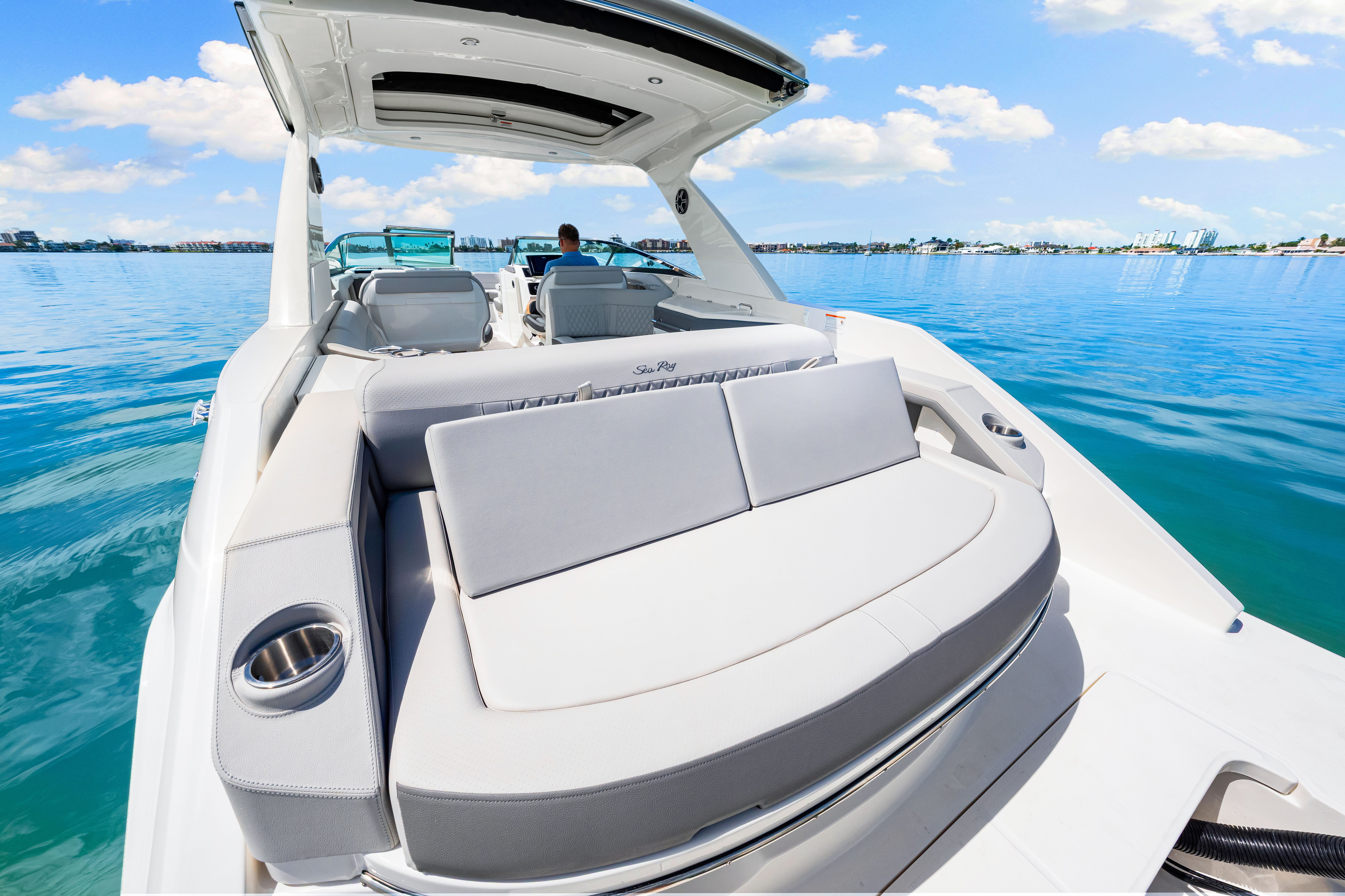 2026 Sea Ray SLX 310 Ouboard Image Thumbnail #27