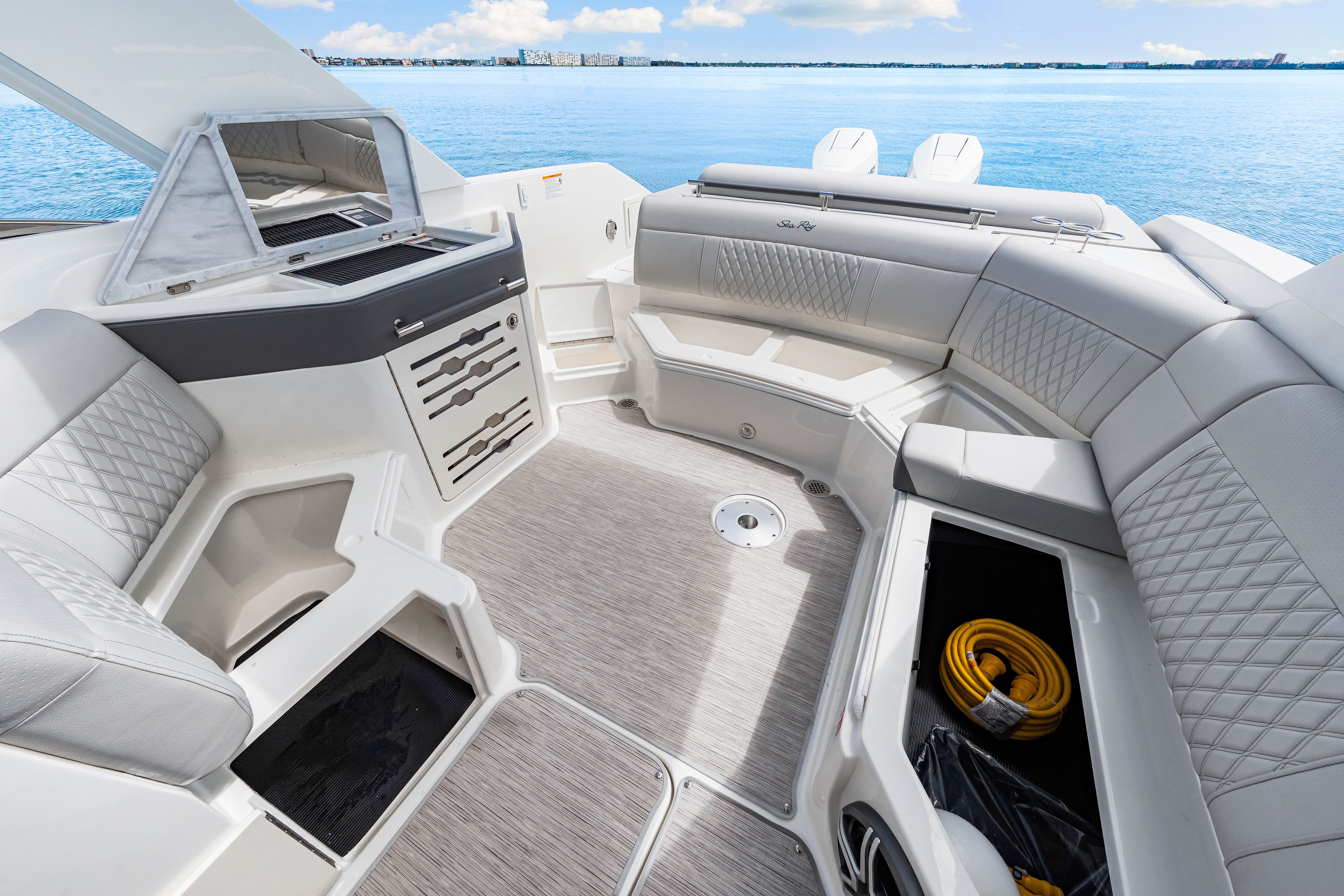 2026 Sea Ray SLX 310 Outboard Image Thumbnail #45