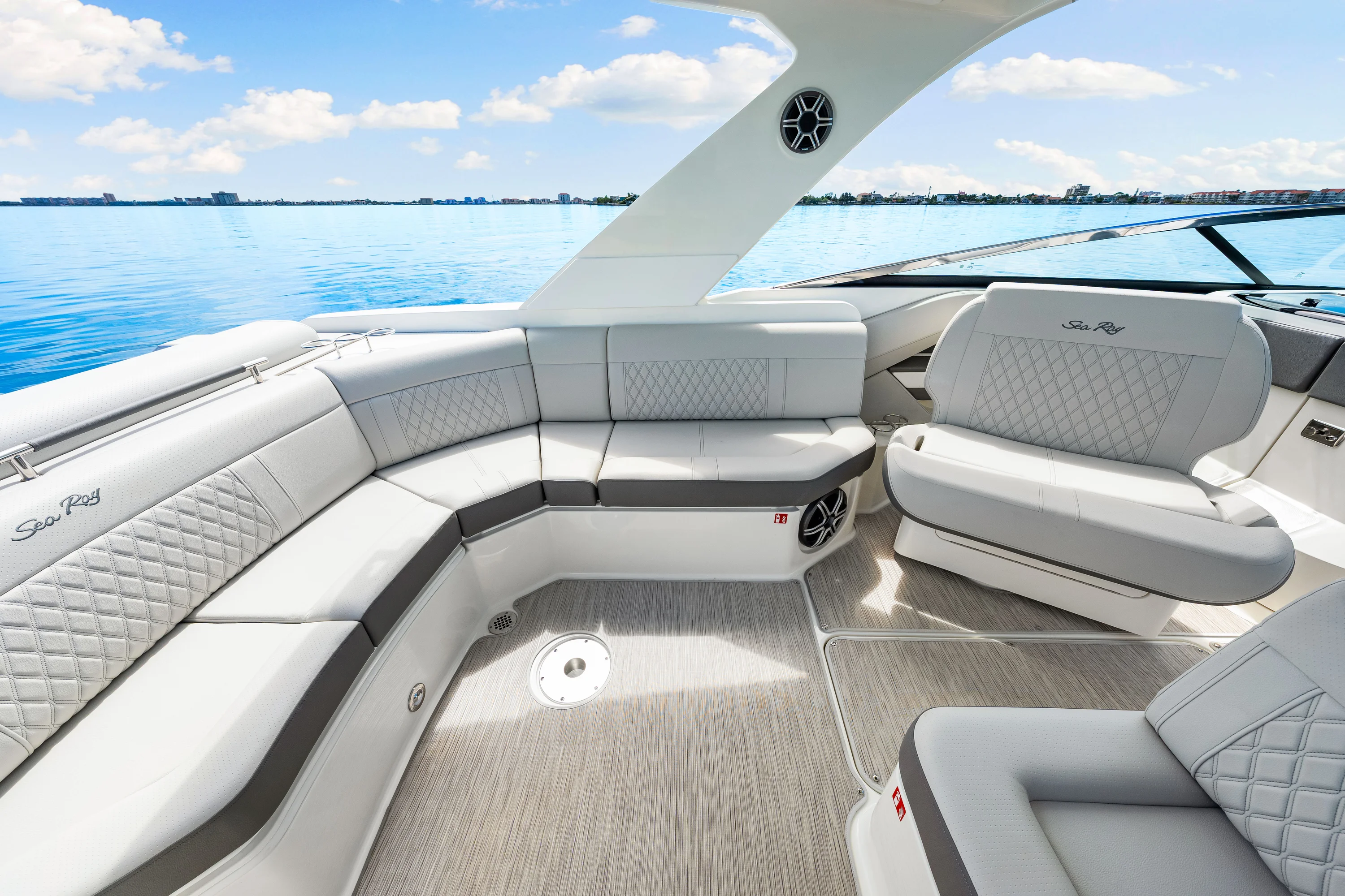 2026 Sea Ray SLX 310 Outboard Image Thumbnail #32