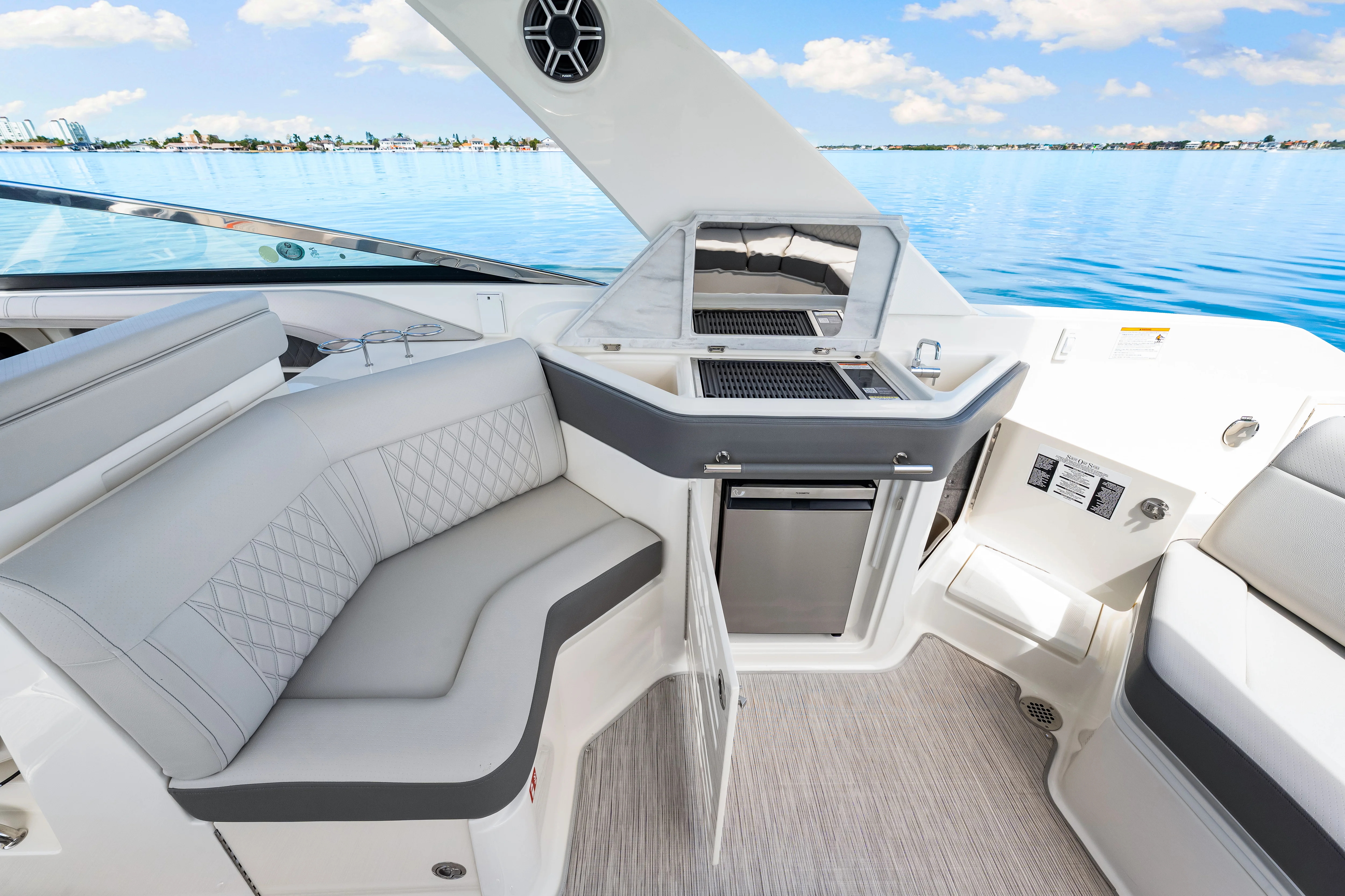 2026 Sea Ray SLX 310 Outboard Image Thumbnail #33