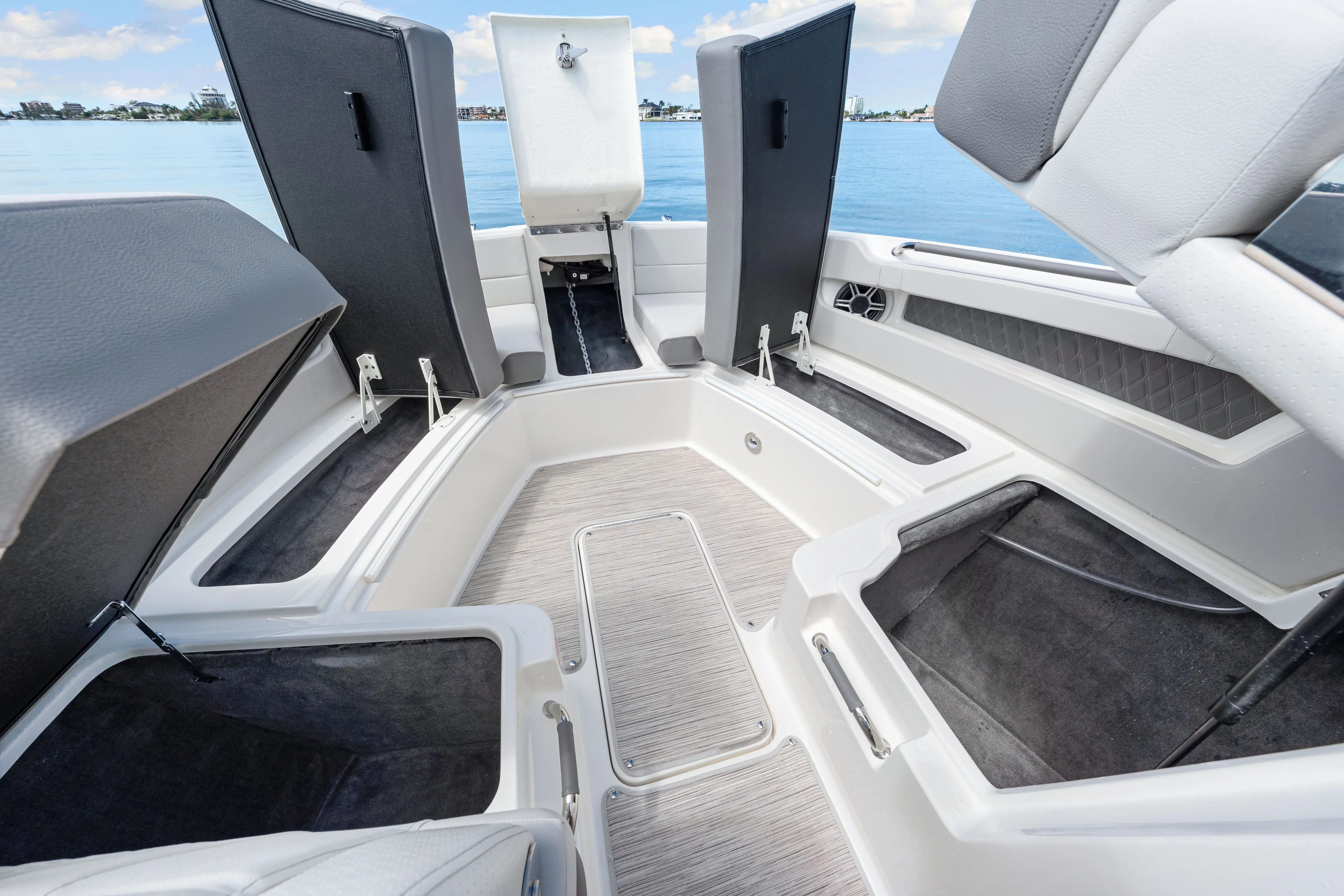 2026 Sea Ray SLX 310 Outboard Image Thumbnail #44