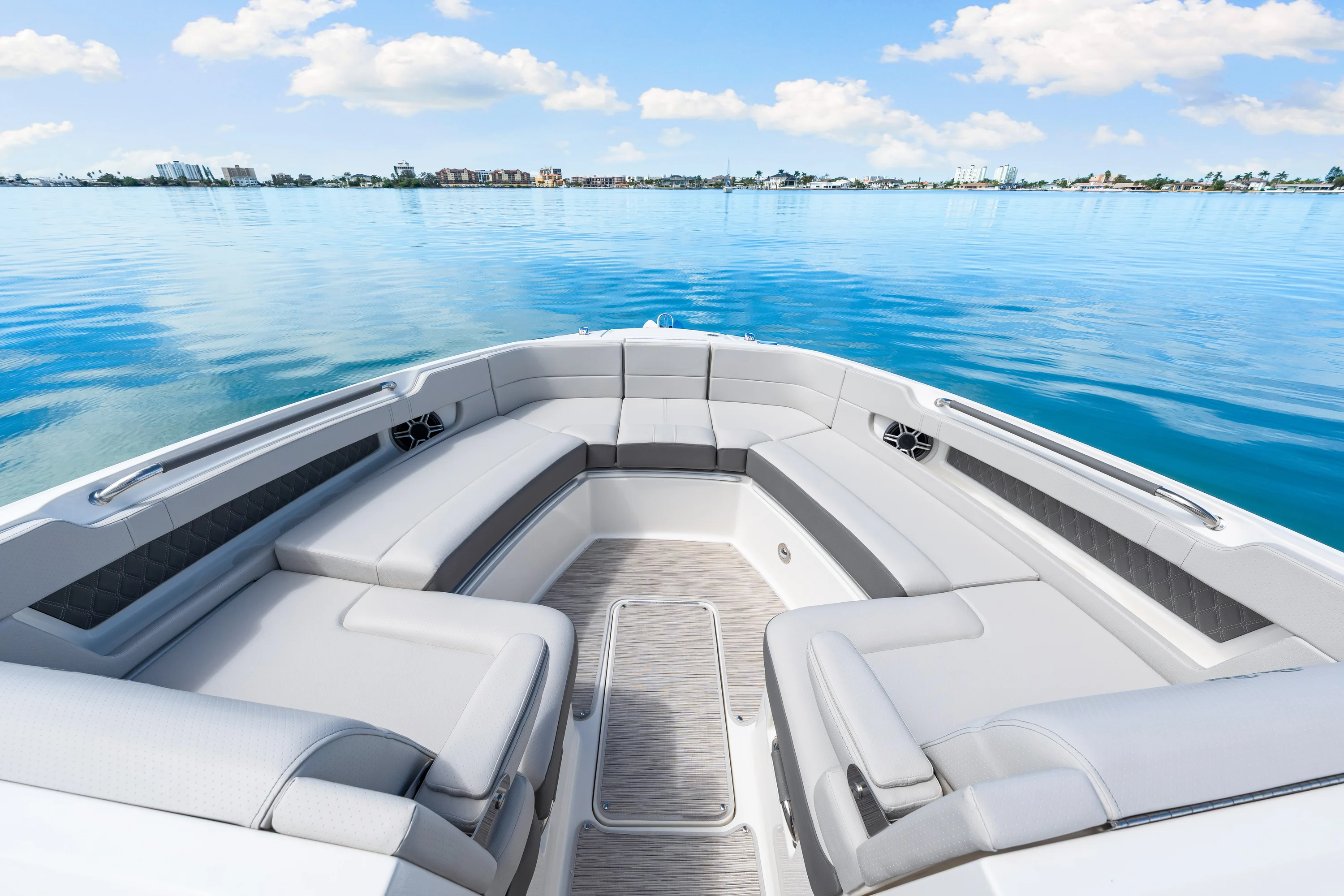 2026 Sea Ray SLX 310 Outboard Image Thumbnail #40