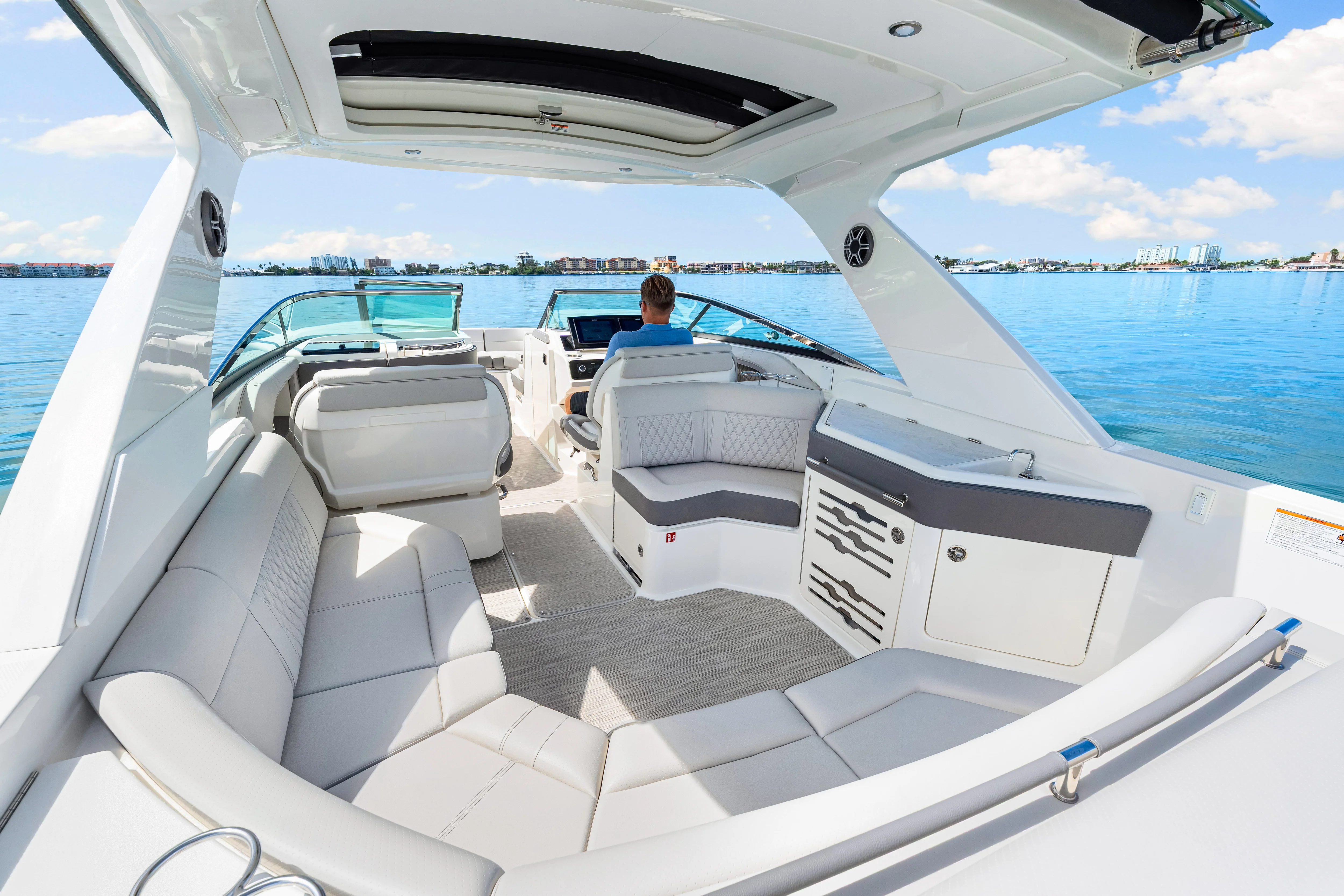 2026 Sea Ray SLX 310 Outboard Image Thumbnail #30