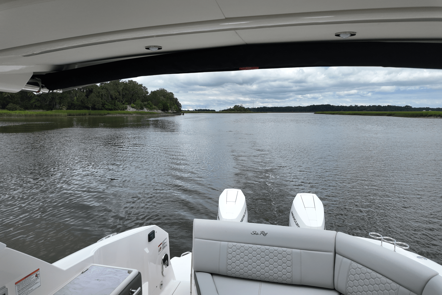 2026 Sea Ray Sundancer 320 Outboard Image Thumbnail #1