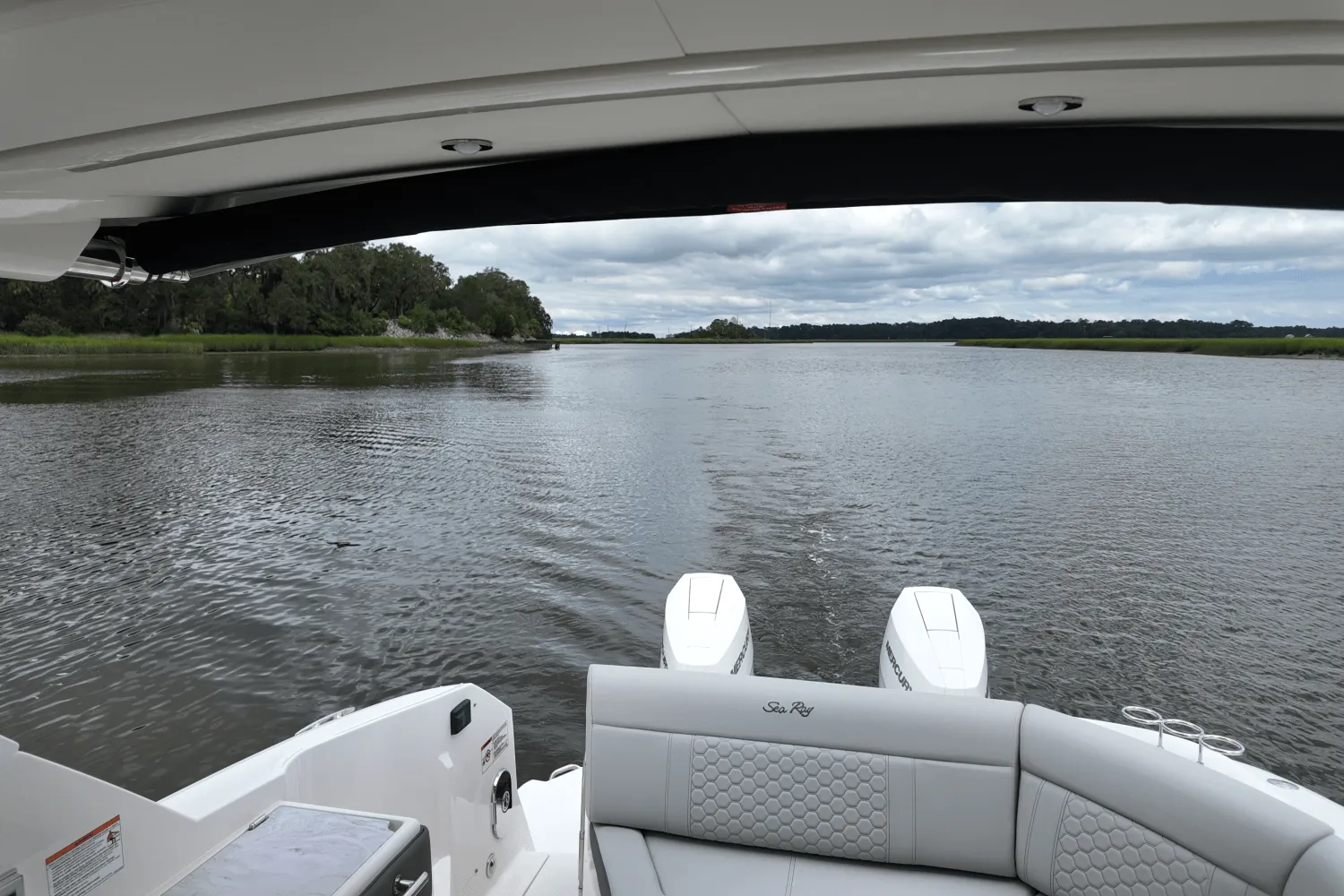 2026 Sea Ray Sundancer 320 Outboard Image Thumbnail #1