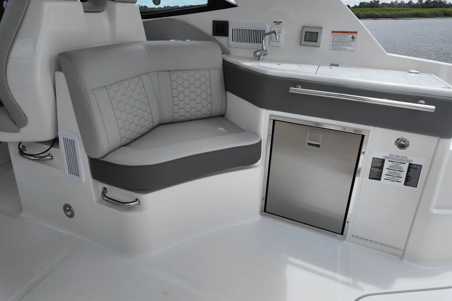 2026 Sea Ray Sundancer 320 Outboard Image Thumbnail #13