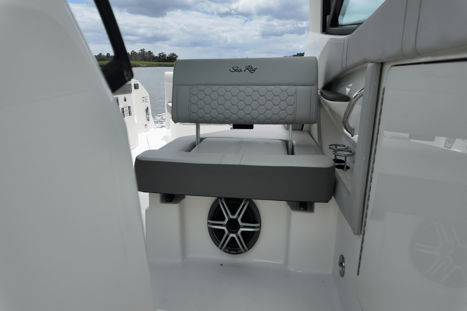 2026 Sea Ray Sundancer 320 Outboard Image Thumbnail #17