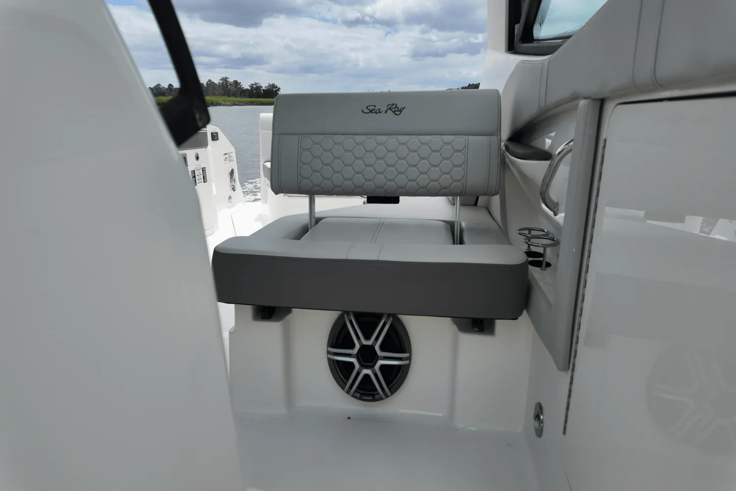 2026 Sea Ray Sundancer 320 Outboard Image Thumbnail #17