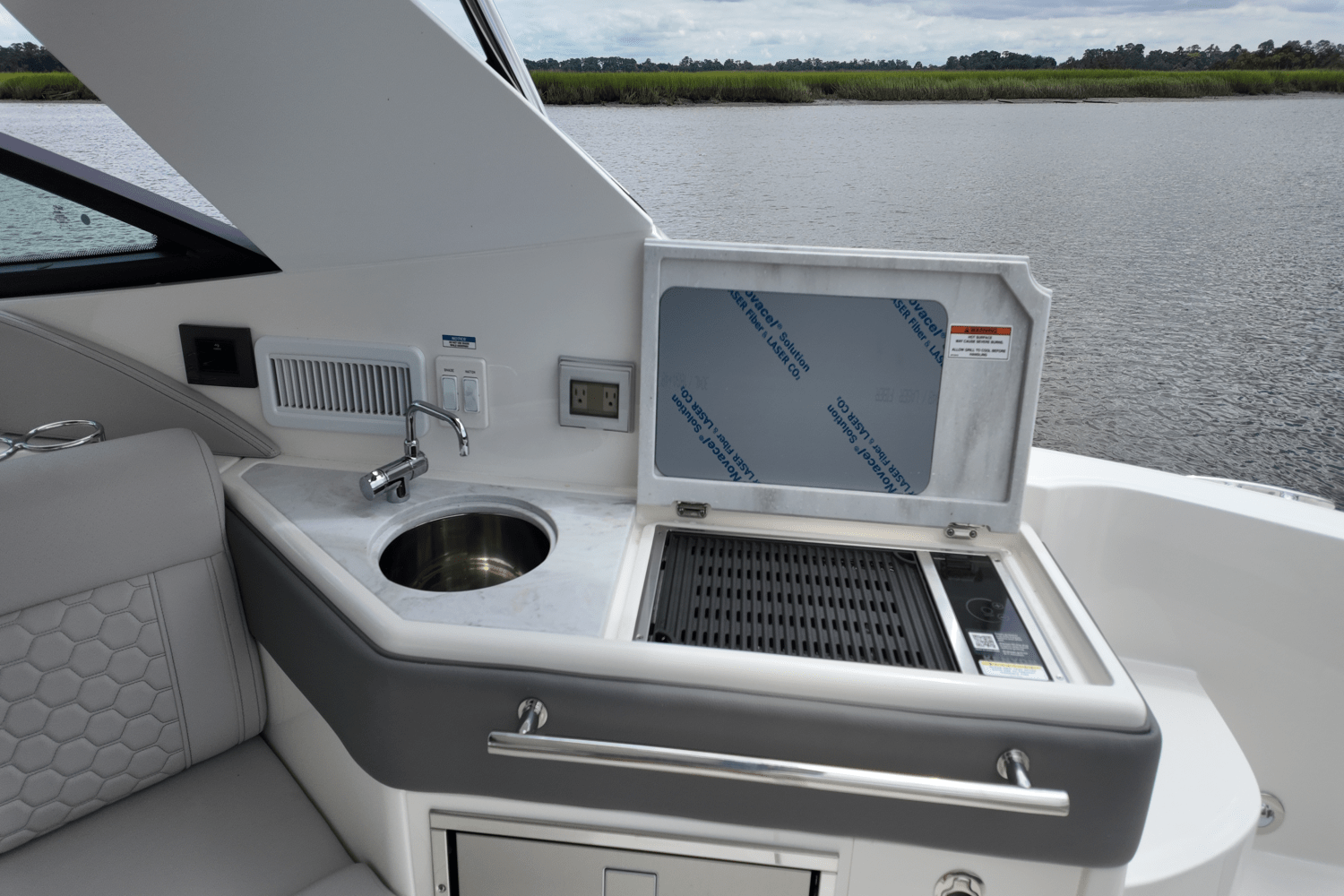 2026 Sea Ray Sundancer 320 Outboard Image Thumbnail #11