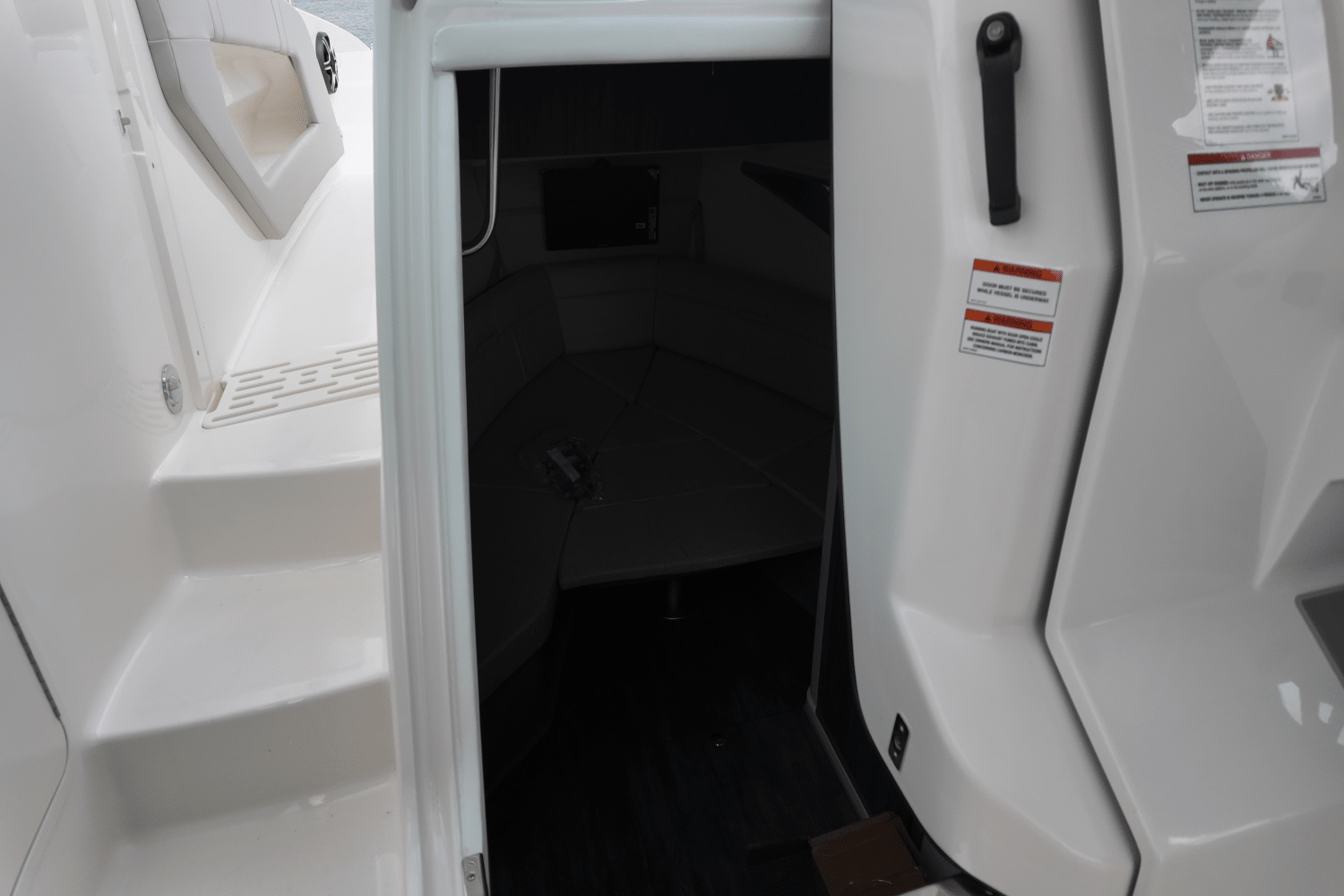 2026 Sea Ray Sundancer 320 Outboard Image Thumbnail #22