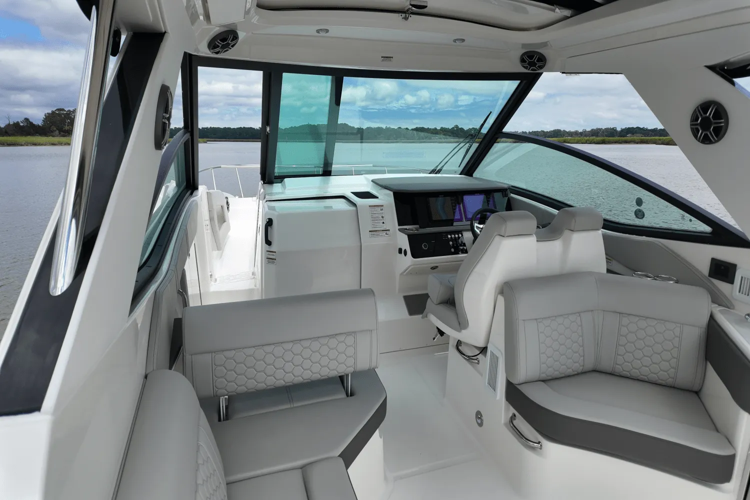 2026 Sea Ray Sundancer 320 Outboard Image Thumbnail #14