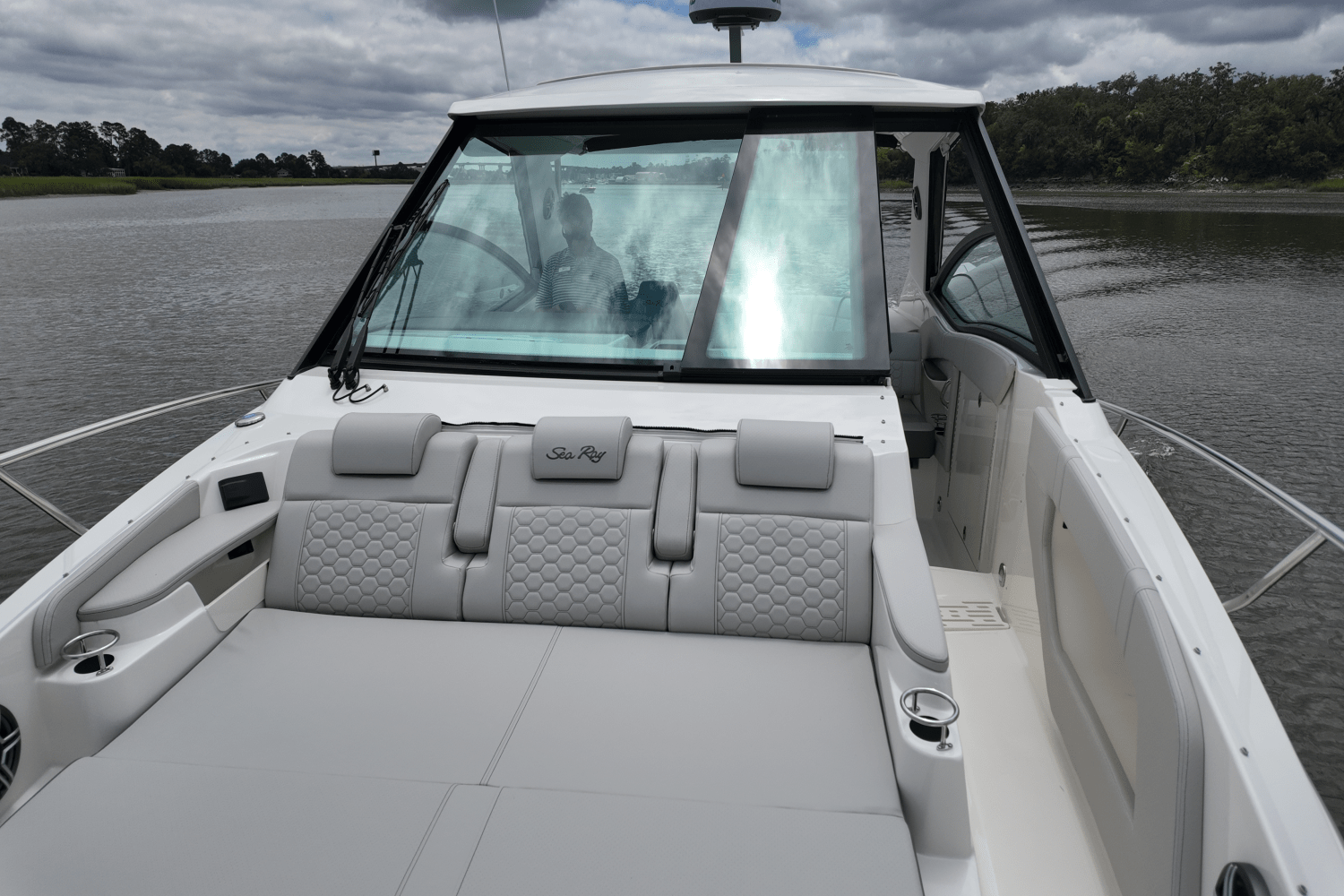 2026 Sea Ray Sundancer 320 Outboard Image Thumbnail #24