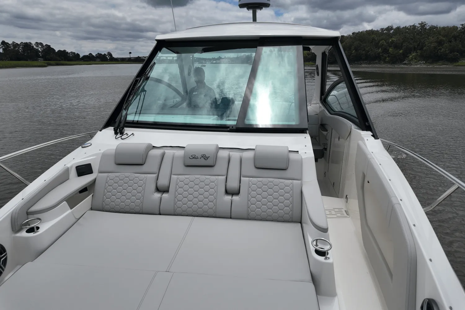 2026 Sea Ray Sundancer 320 Outboard Image Thumbnail #24