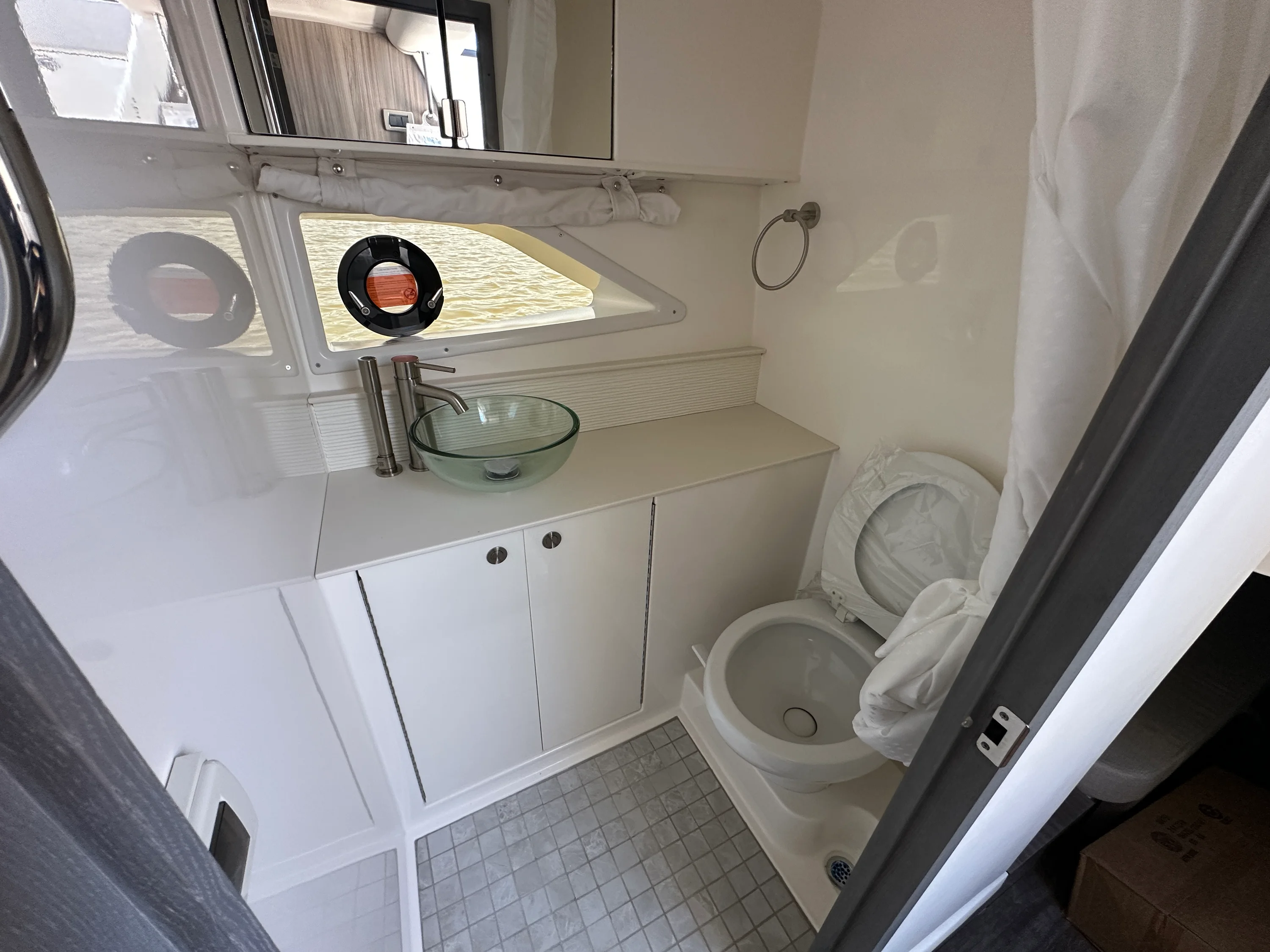 2026 Sea Ray Sundancer 320 Outboard Image Thumbnail #16