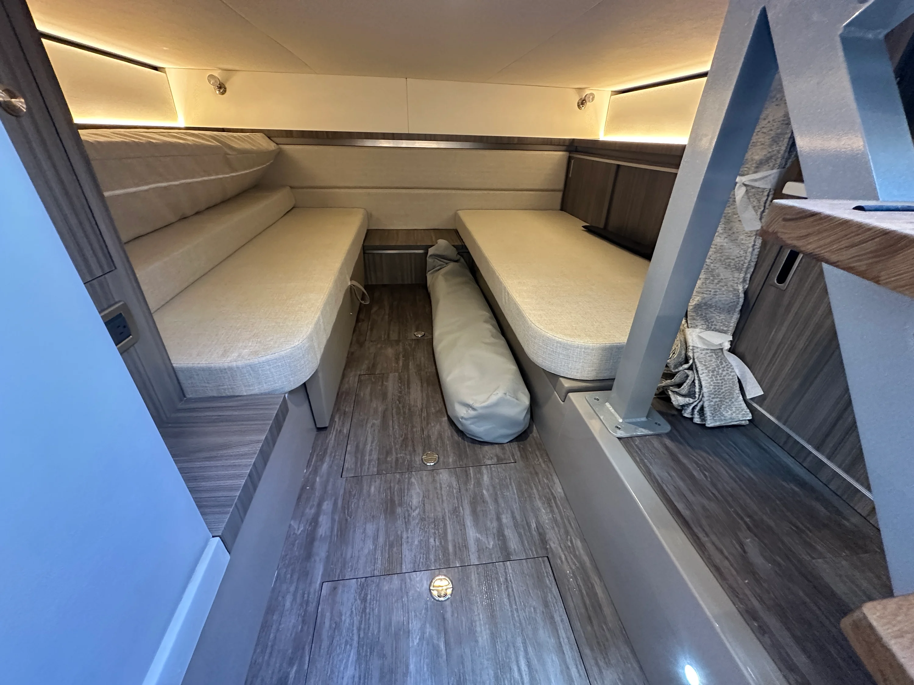 2026 Sea Ray Sundancer 320 Outboard Image Thumbnail #35