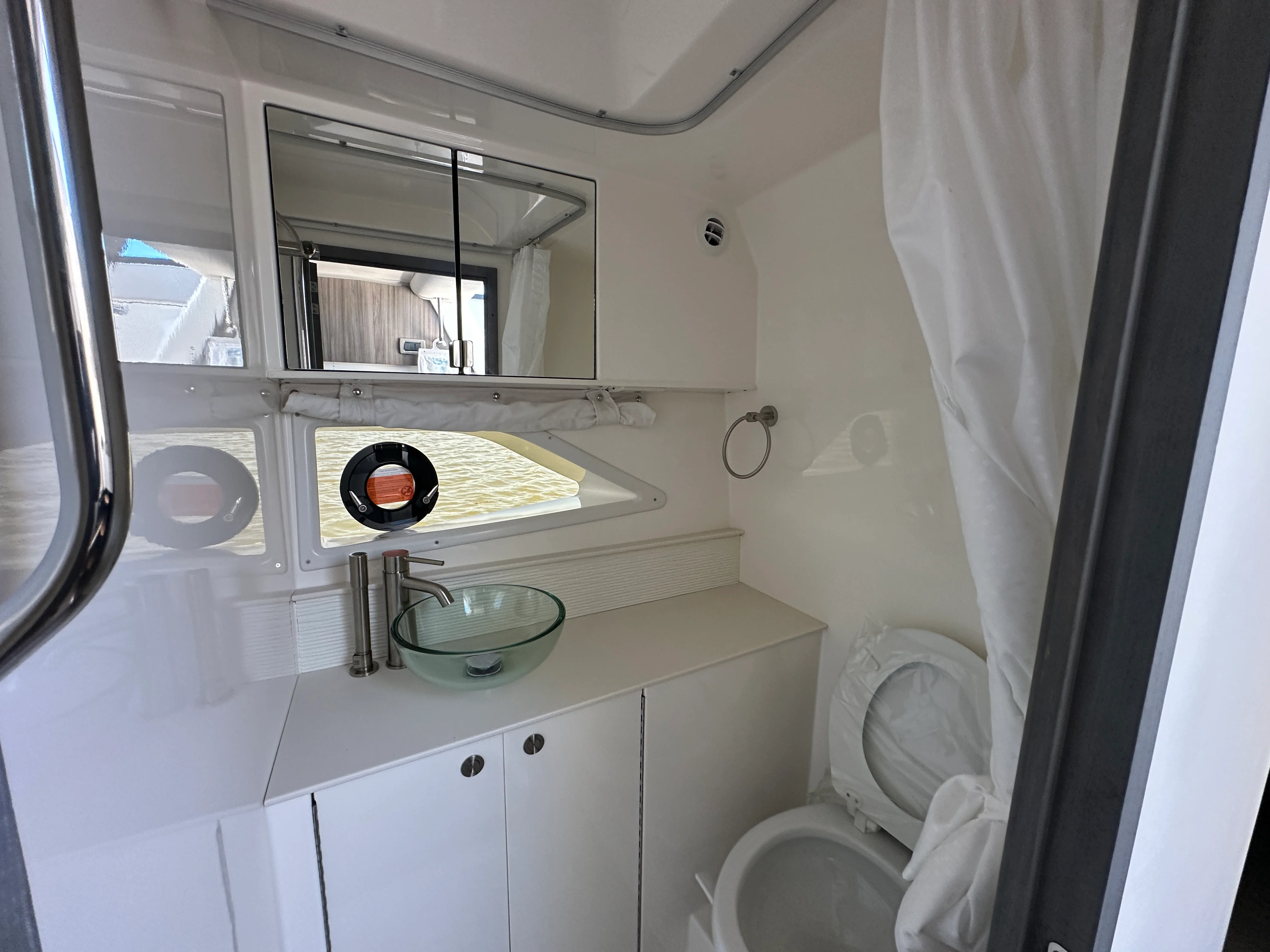 2026 Sea Ray Sundancer 320 Outboard Image Thumbnail #15