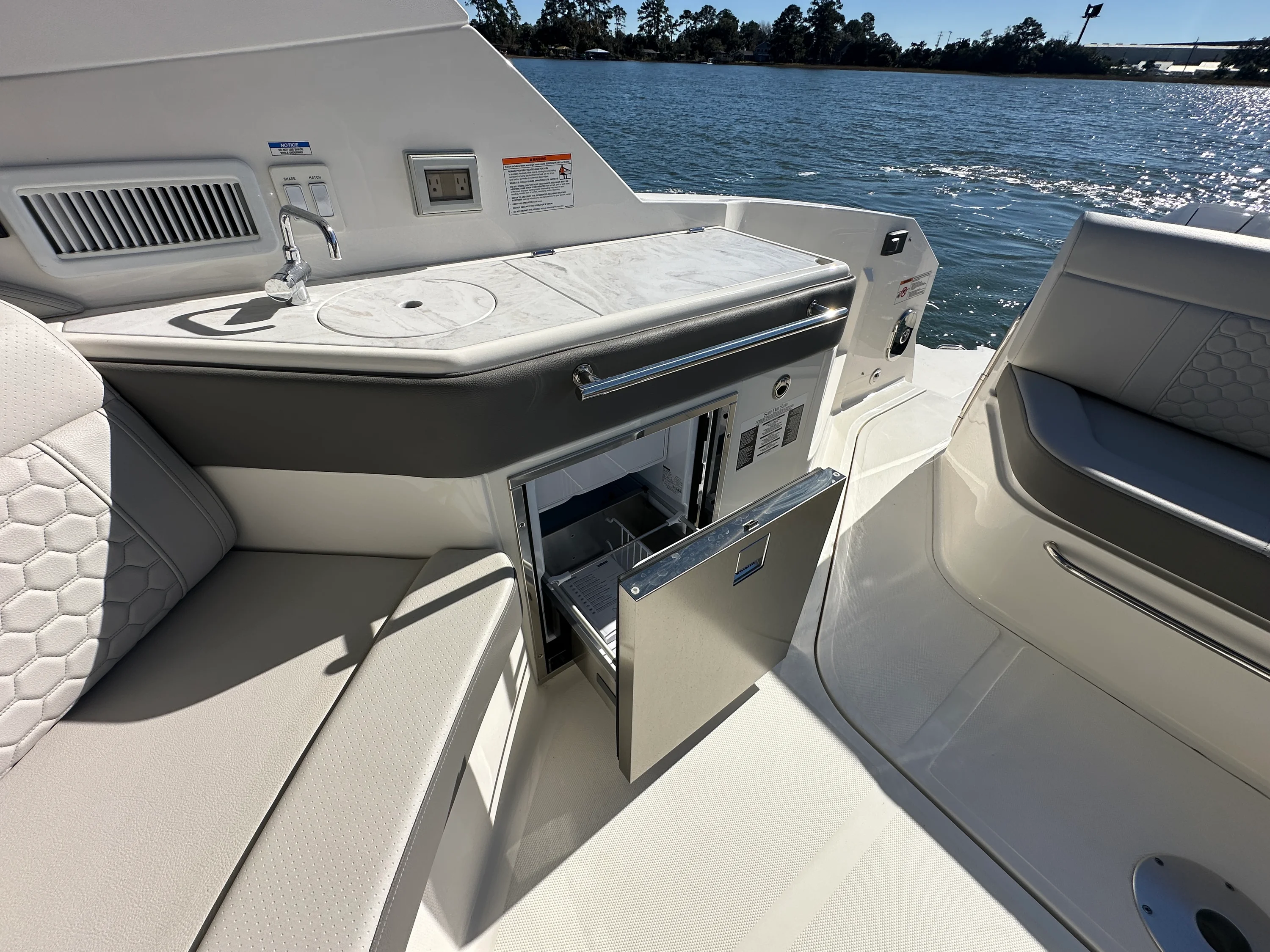 2026 Sea Ray Sundancer 320 Outboard Image Thumbnail #24