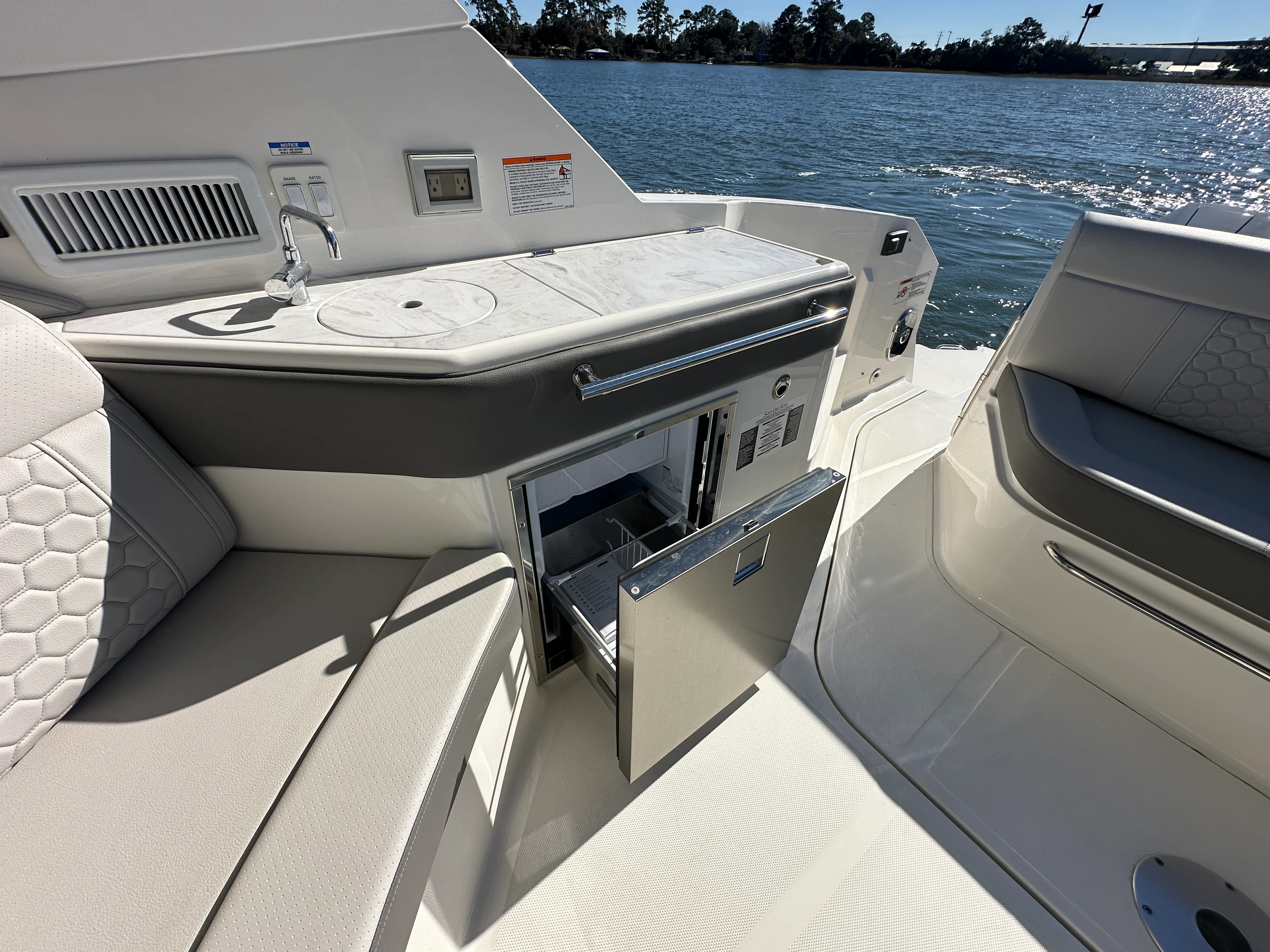 2026 Sea Ray Sundancer 320 Outboard Image Thumbnail #24